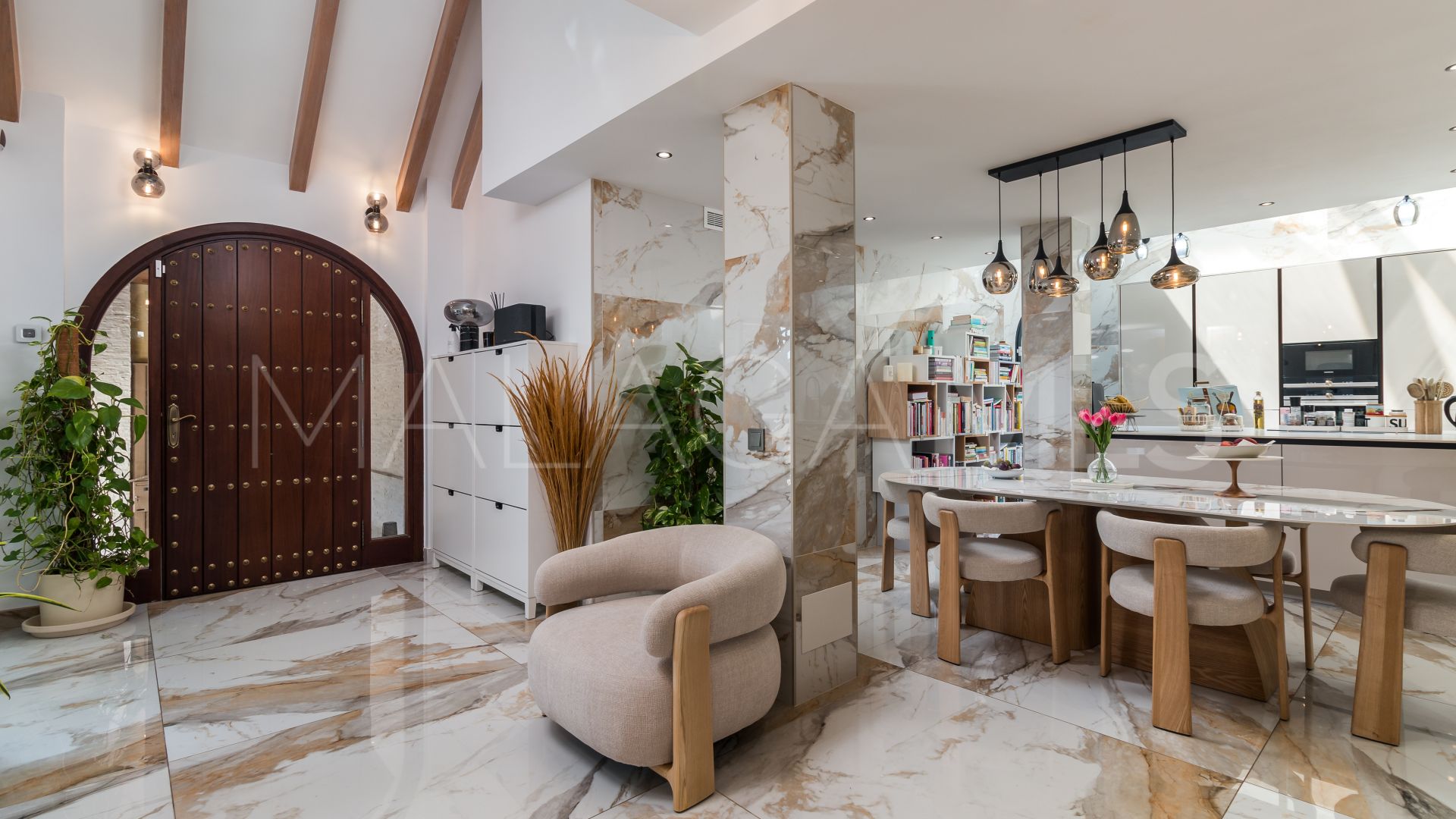 Villa for sale in Nueva Andalucia