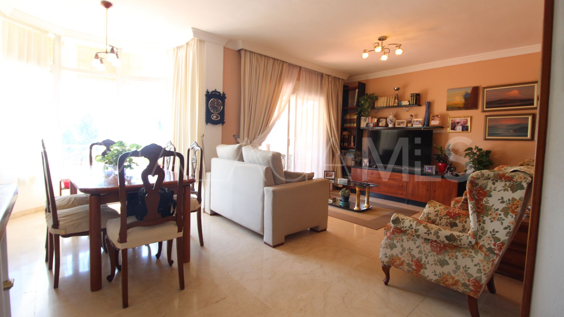 Villa for sale in Nueva Andalucia