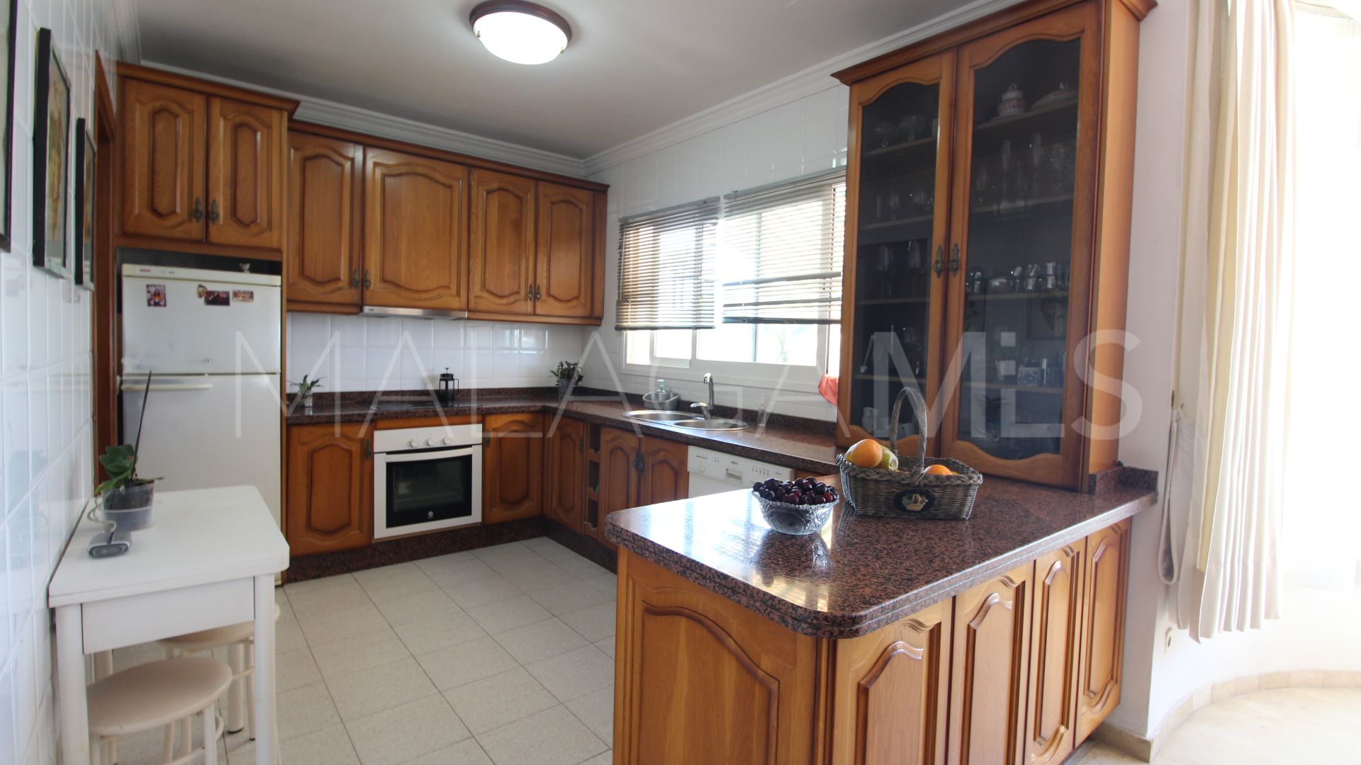 Villa for sale in Nueva Andalucia