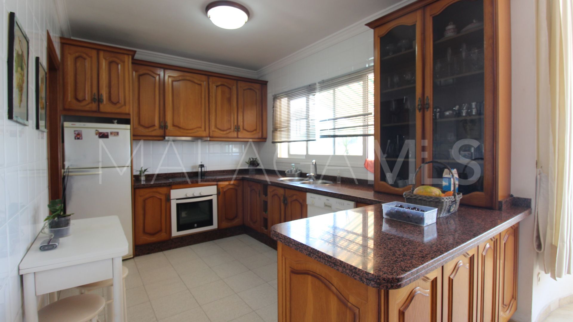 Villa for sale in Nueva Andalucia