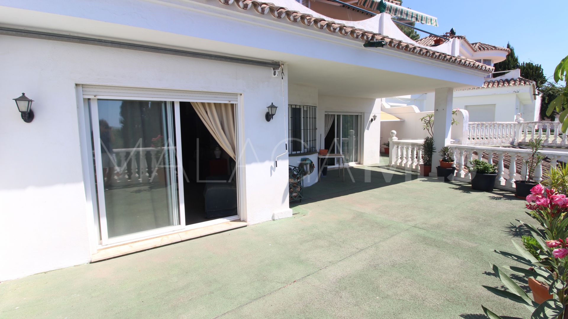 Villa for sale in Nueva Andalucia
