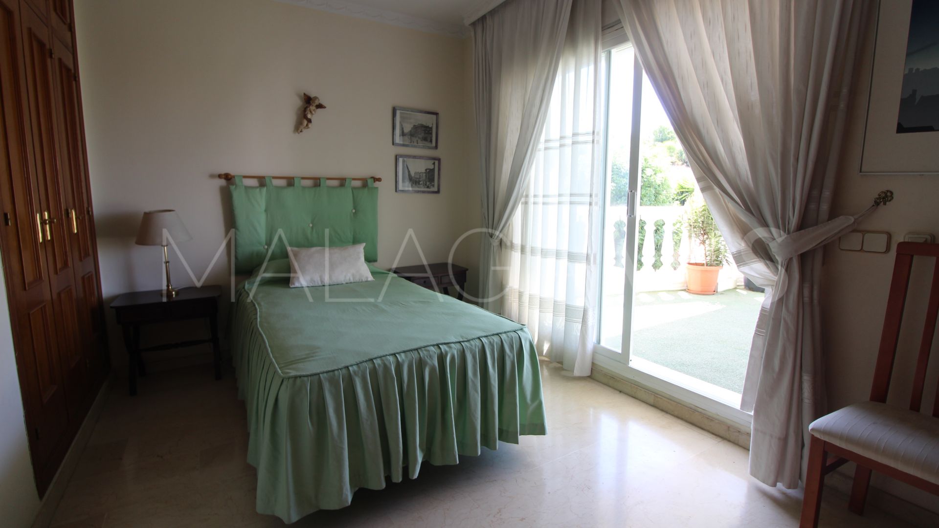 Villa for sale in Nueva Andalucia