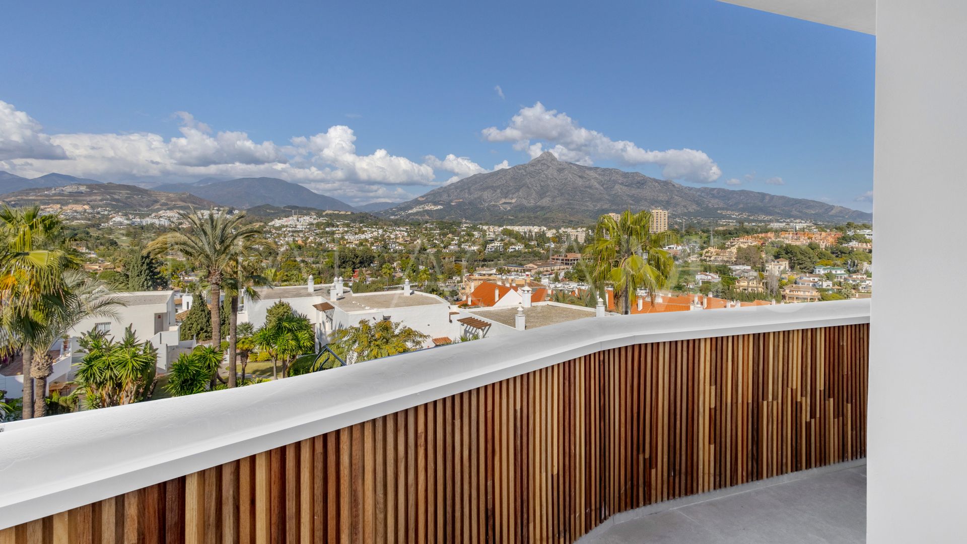 Lägenhet for sale in Nueva Andalucia