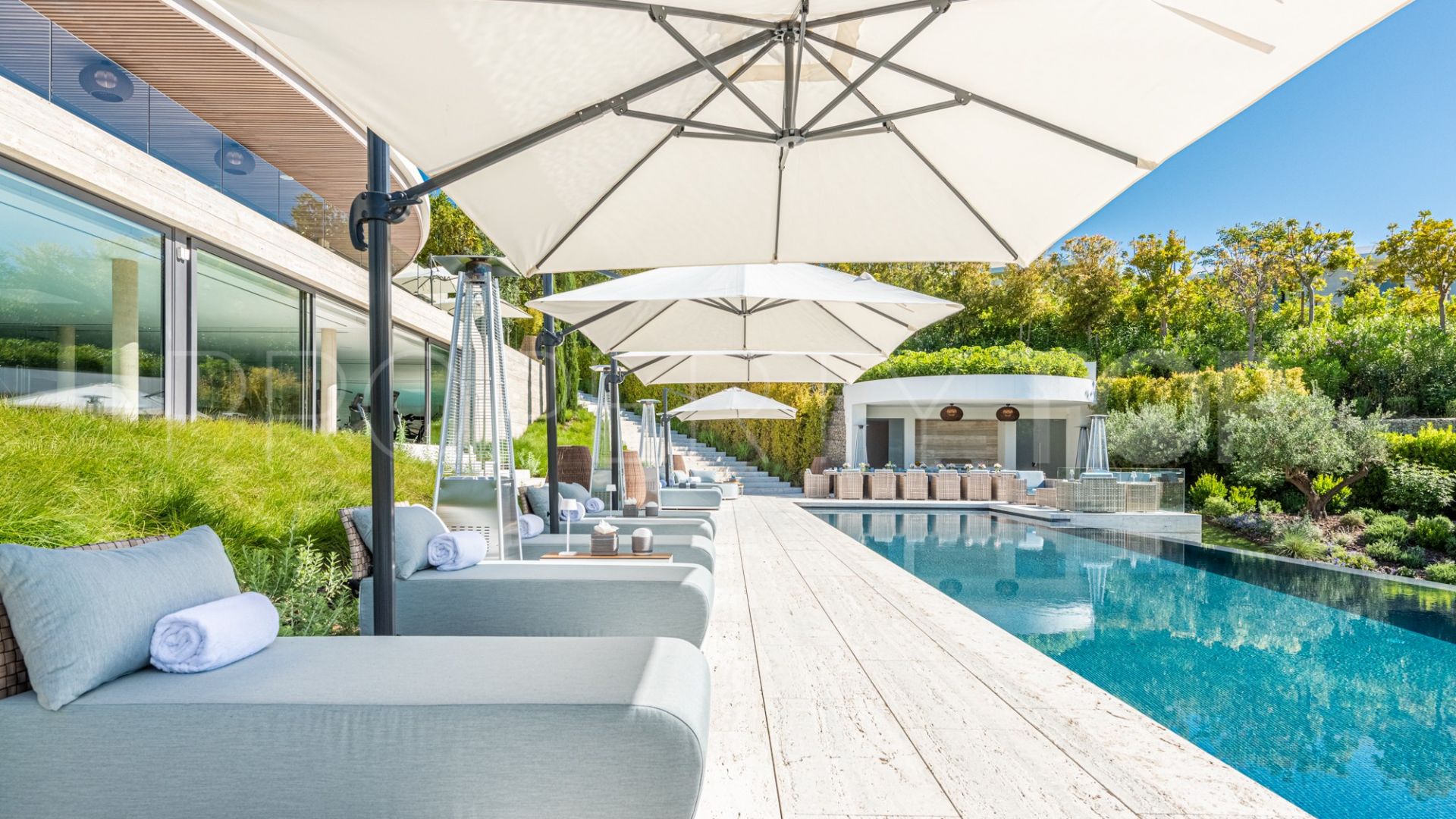 For sale villa in La Reserva with 5 bedrooms
