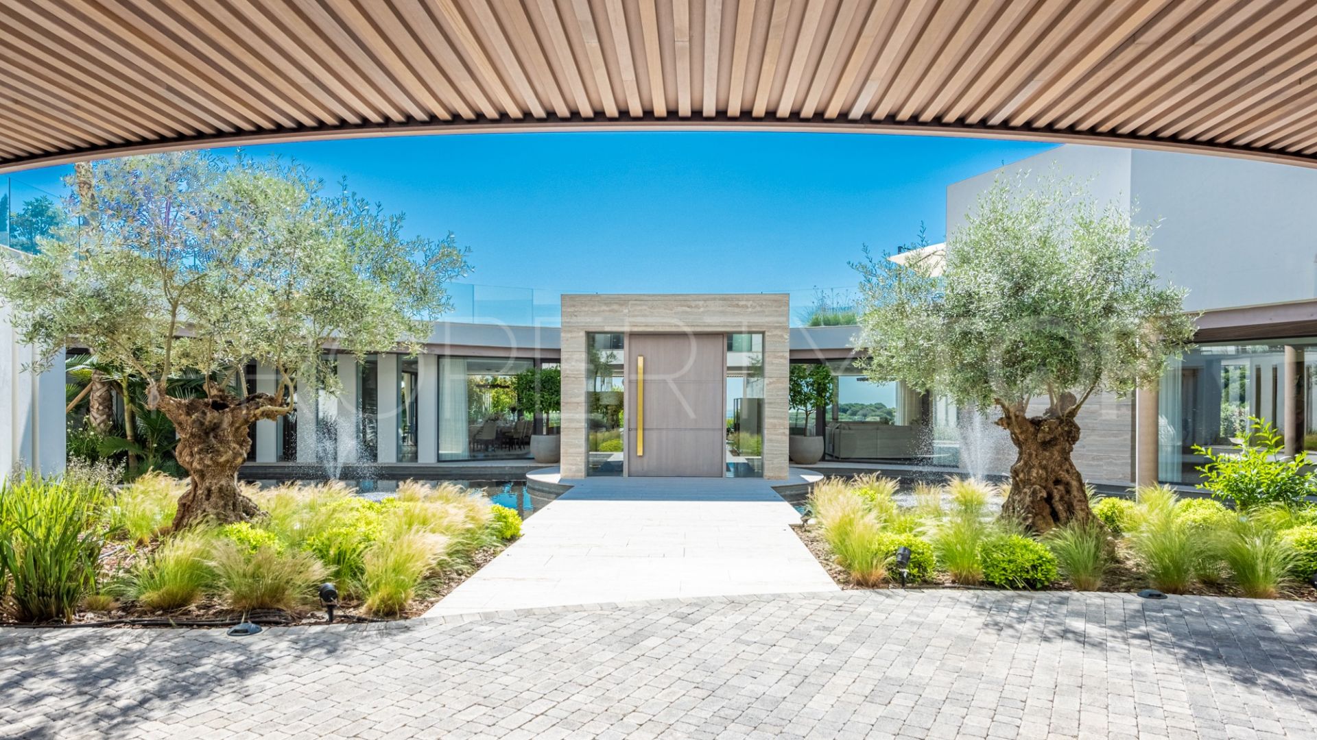 For sale villa in La Reserva with 5 bedrooms