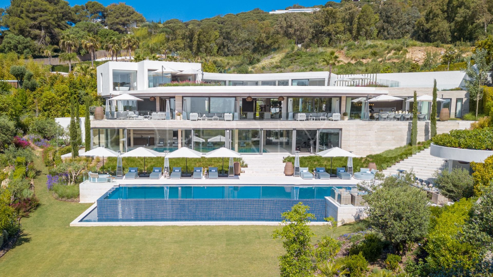 For sale villa in La Reserva with 5 bedrooms
