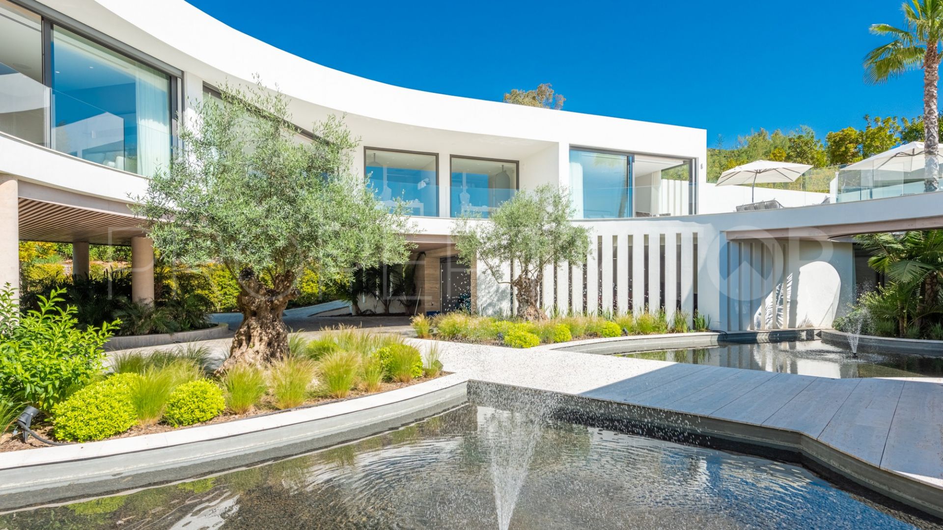 For sale villa in La Reserva with 5 bedrooms