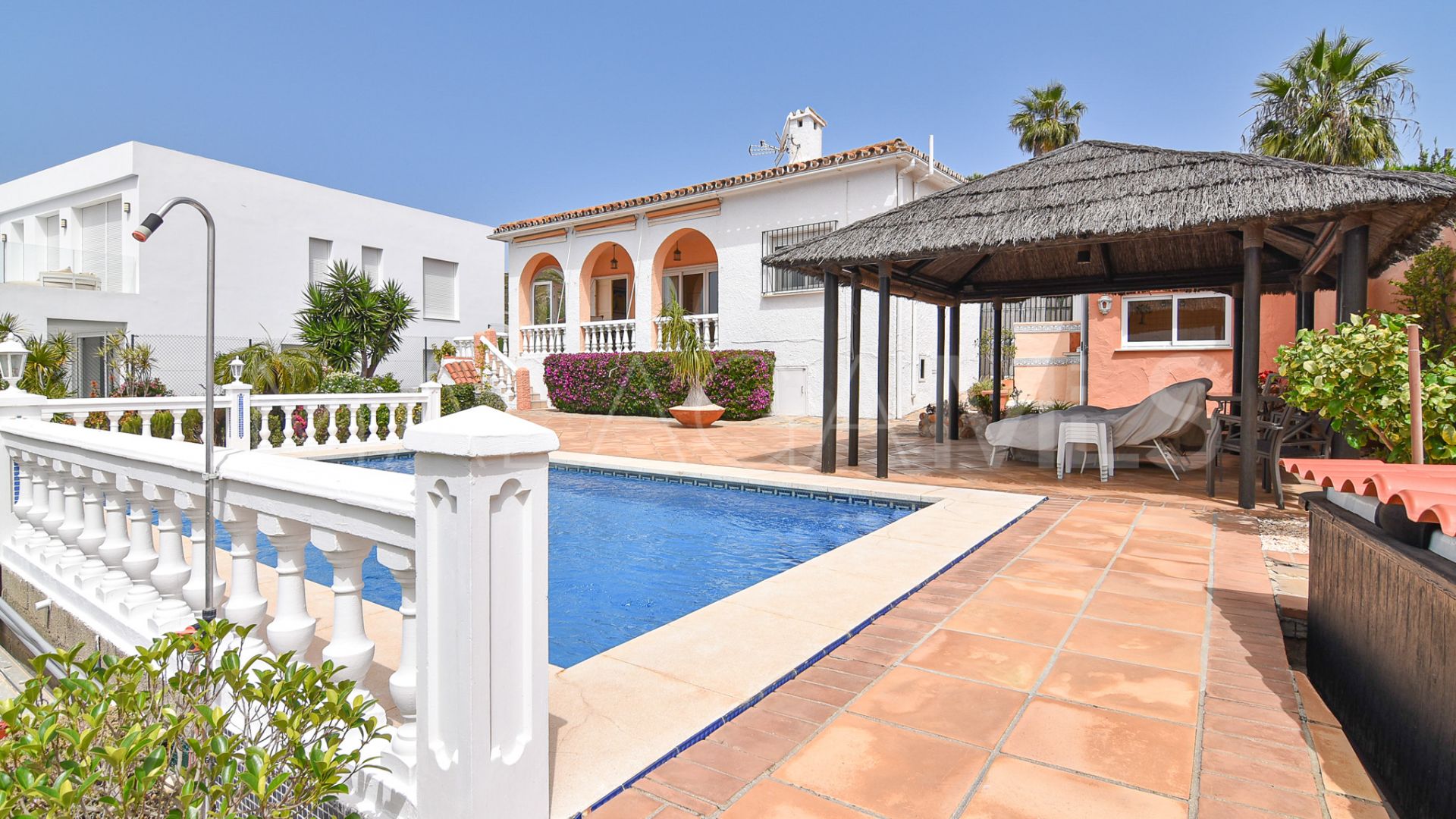 Hus i byn for sale in Bahia de las Rocas