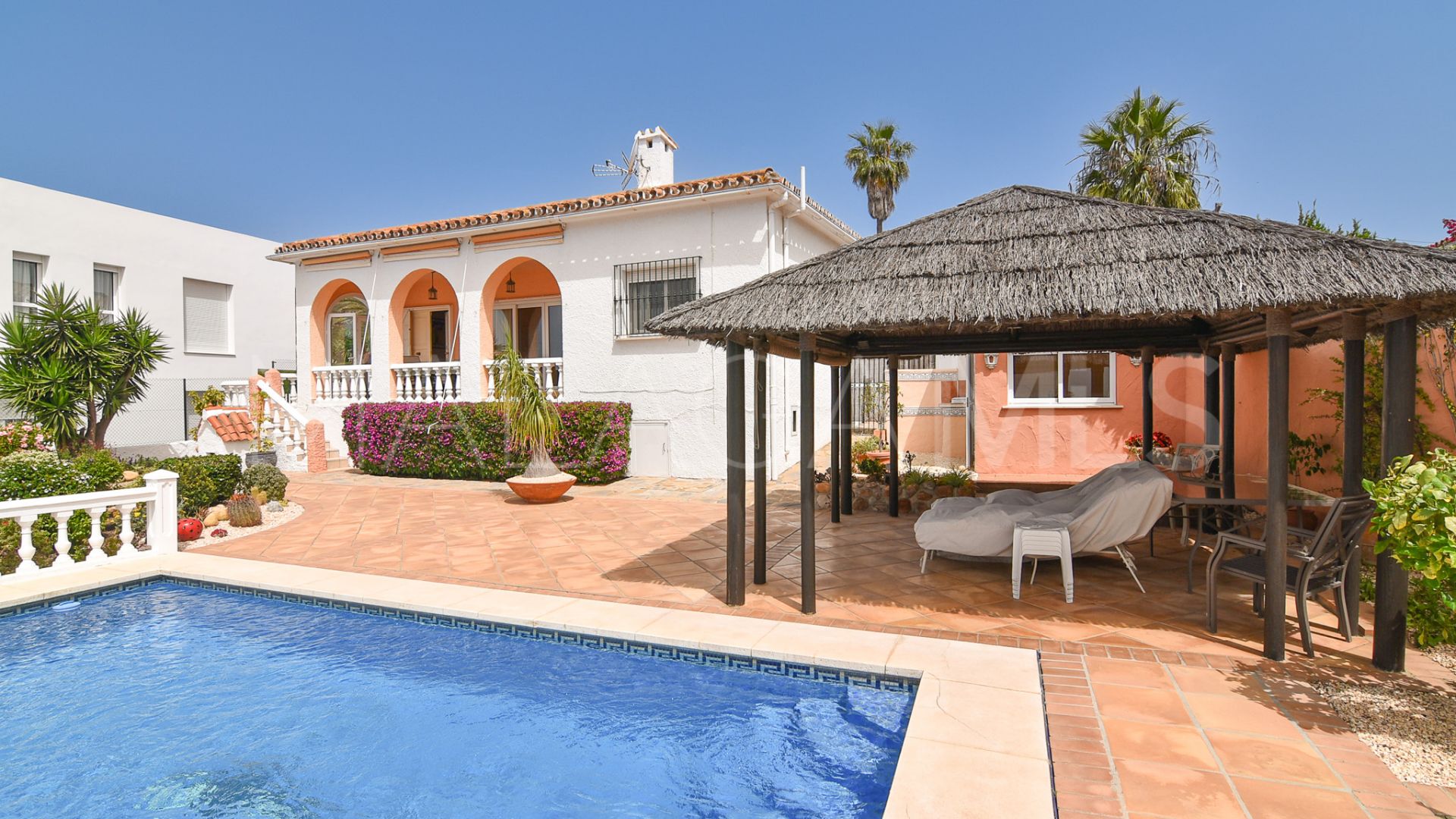 Hus i byn for sale in Bahia de las Rocas