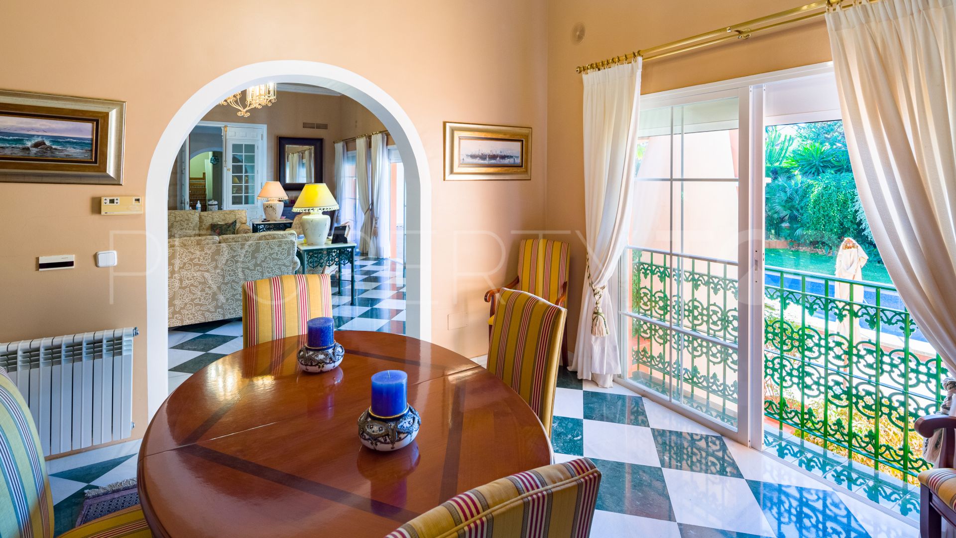 Se vende villa en Bahia de Marbella de 5 dormitorios