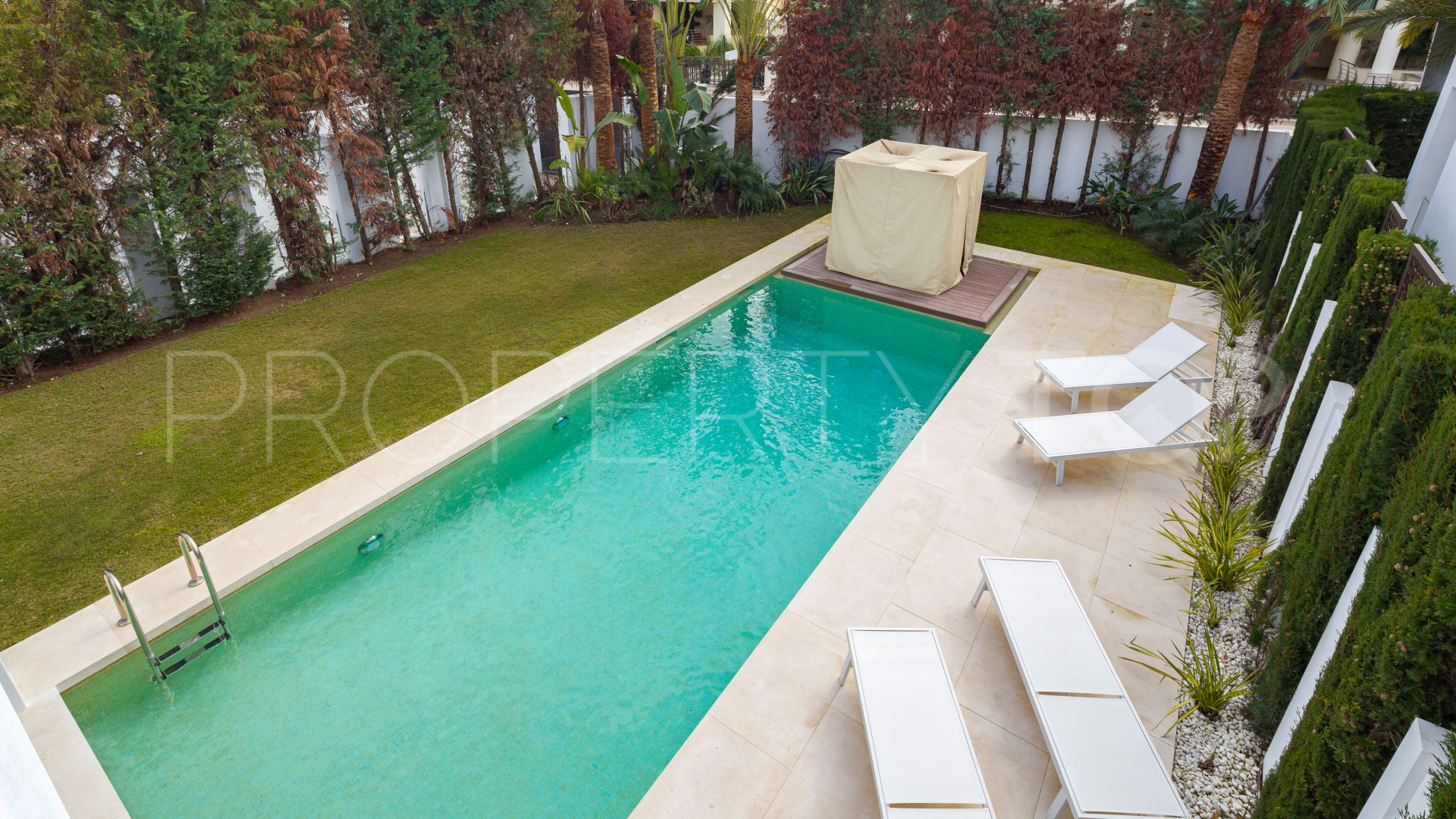 For sale villa in Rio Verde Playa with 3 bedrooms
