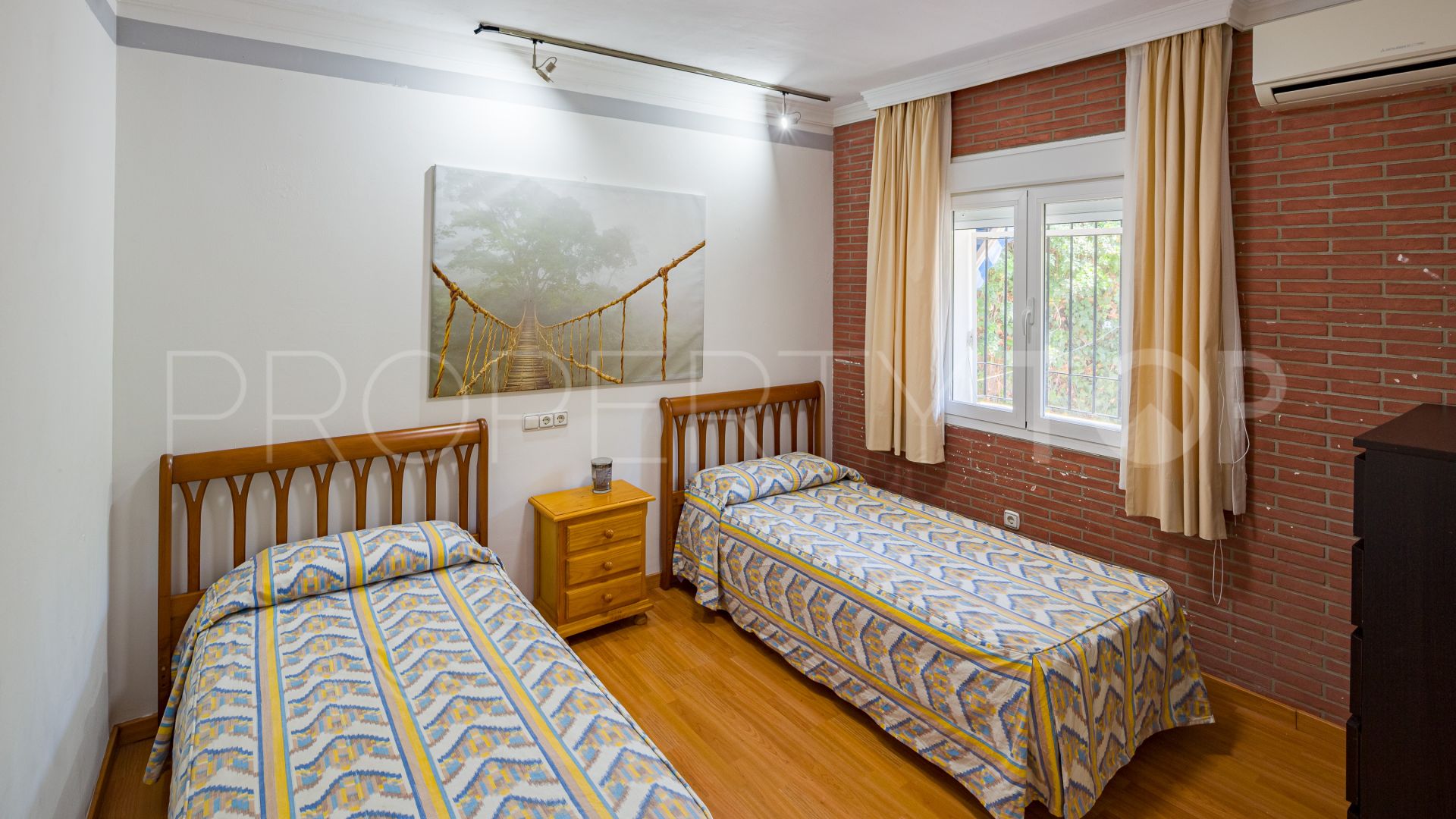Casa en venta en Nueva Andalucia con 5 dormitorios