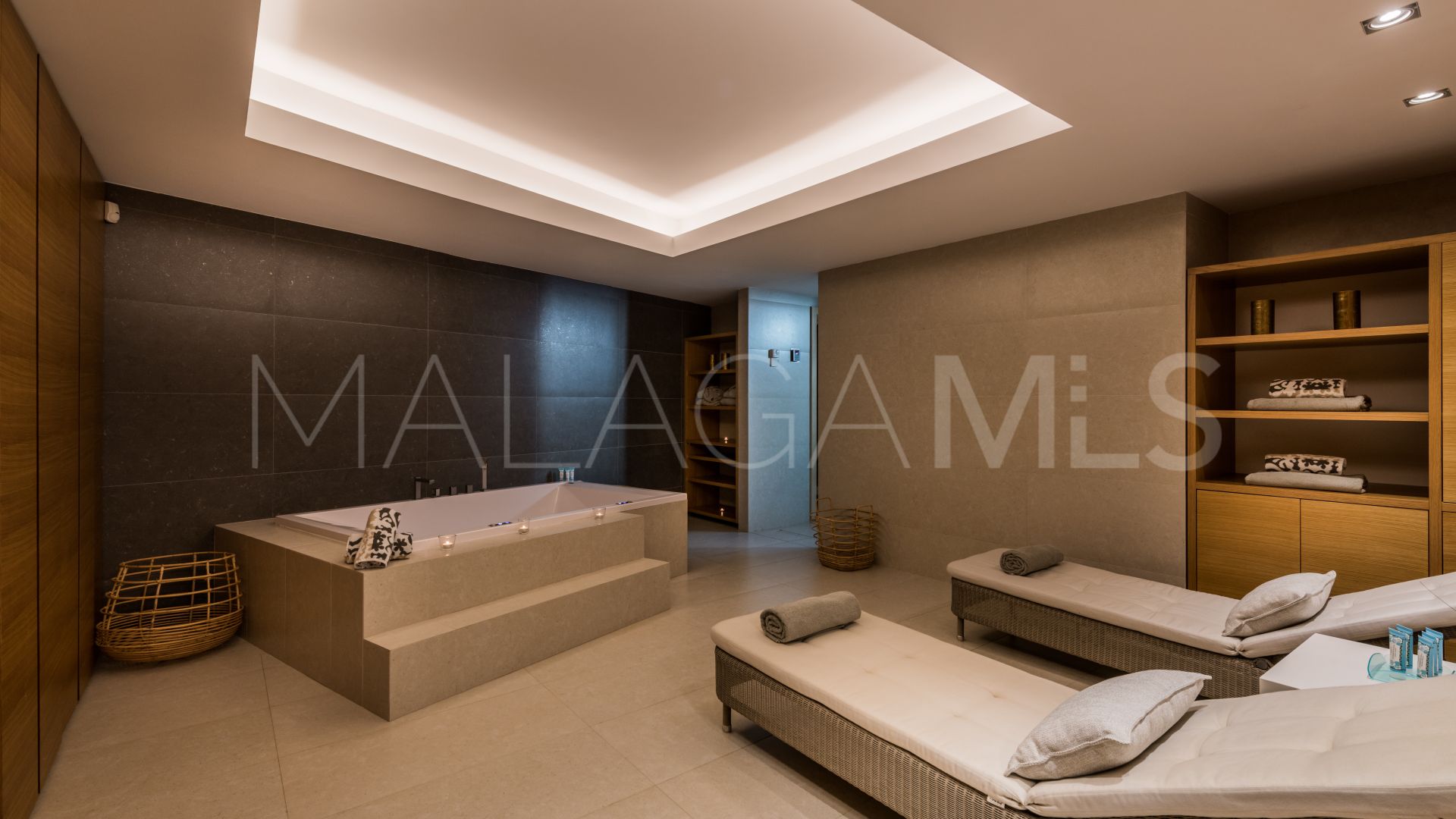 Marbella Este, villa de 6 bedrooms for sale