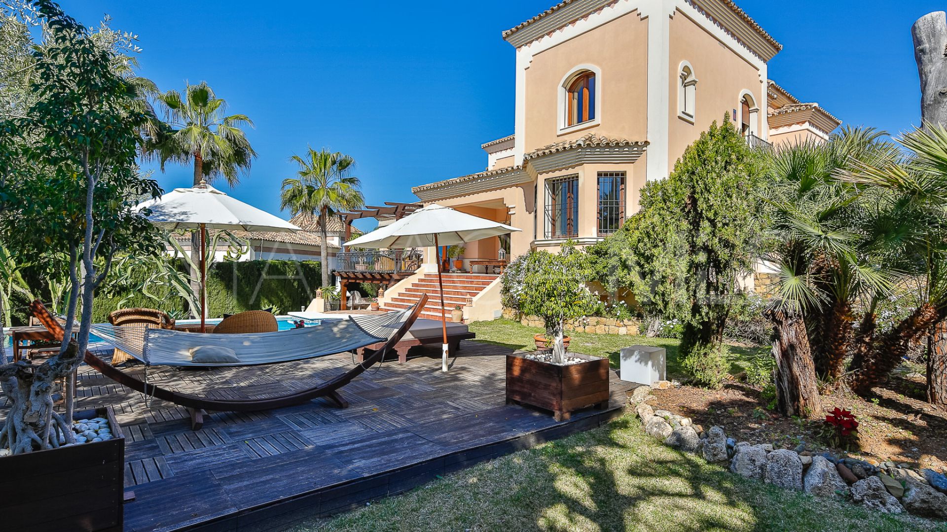 Villa with 5 bedrooms for sale in Nueva Andalucia