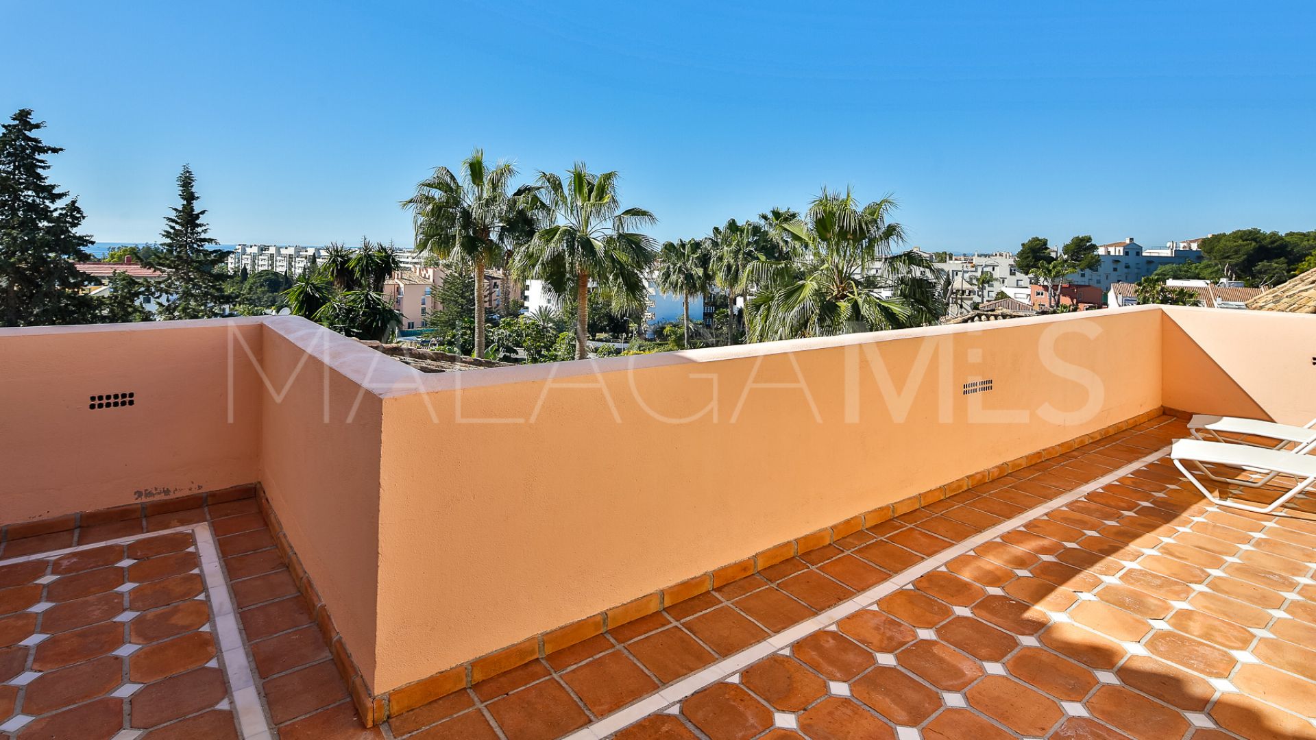 Villa with 5 bedrooms for sale in Nueva Andalucia