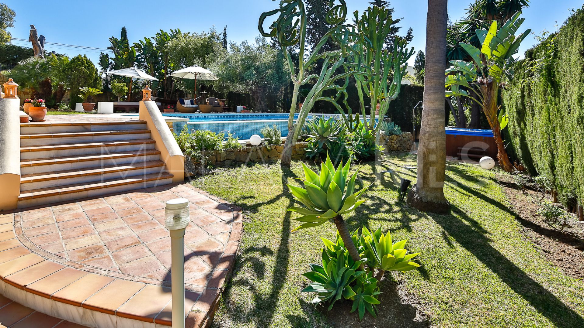 Villa with 5 bedrooms for sale in Nueva Andalucia