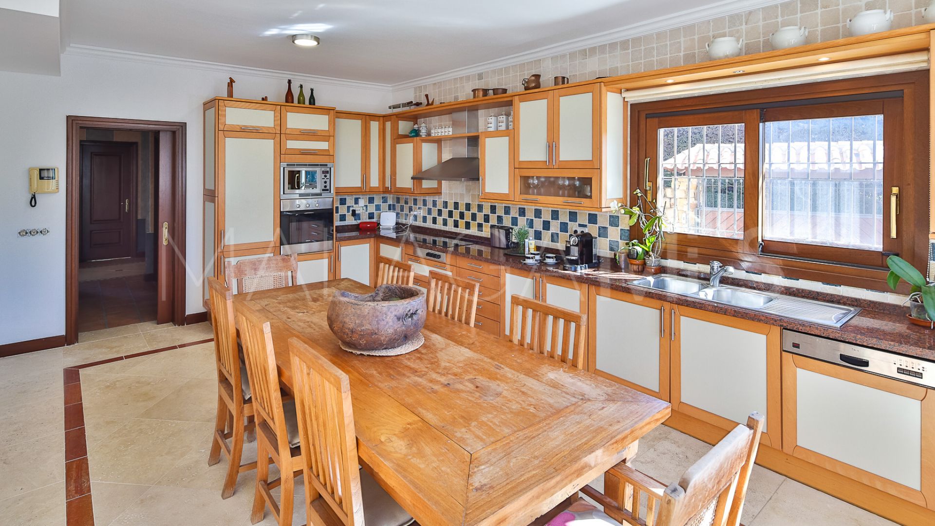 Villa with 5 bedrooms for sale in Nueva Andalucia