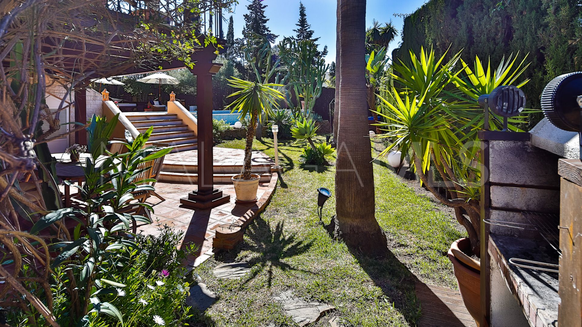 Villa with 5 bedrooms for sale in Nueva Andalucia