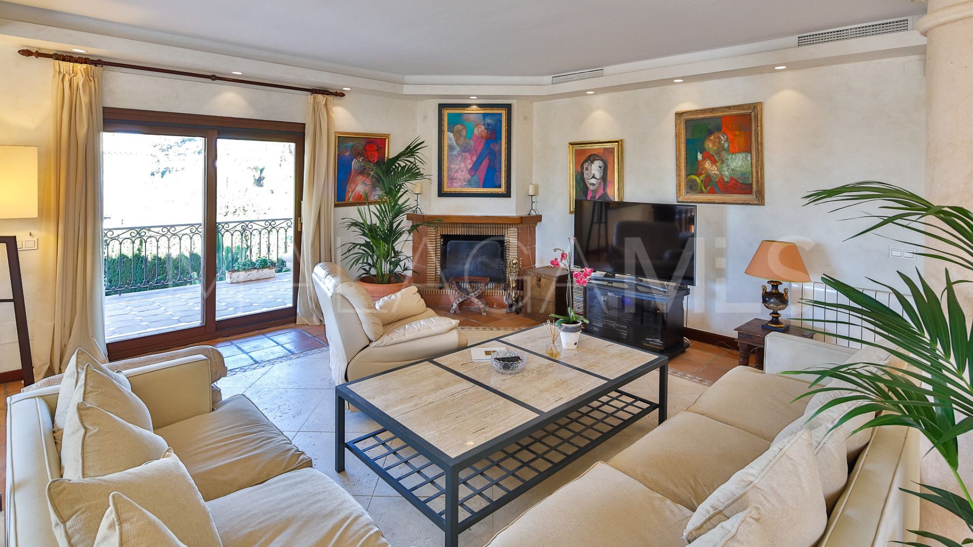 Villa with 5 bedrooms for sale in Nueva Andalucia