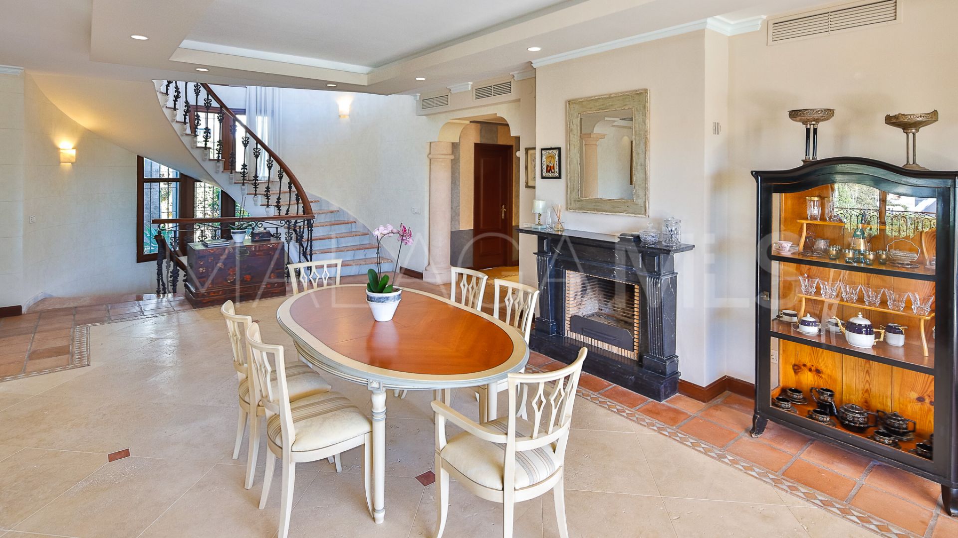 Villa with 5 bedrooms for sale in Nueva Andalucia