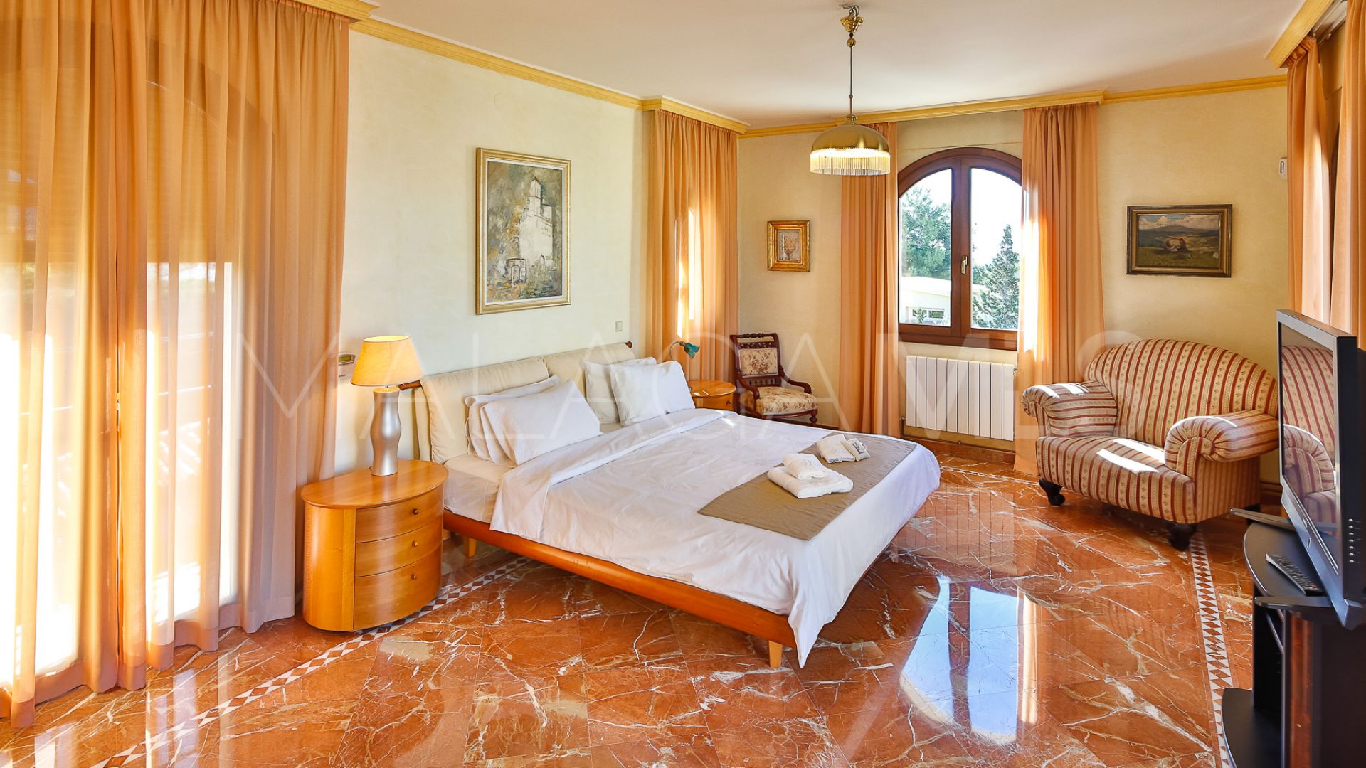 Villa with 5 bedrooms for sale in Nueva Andalucia