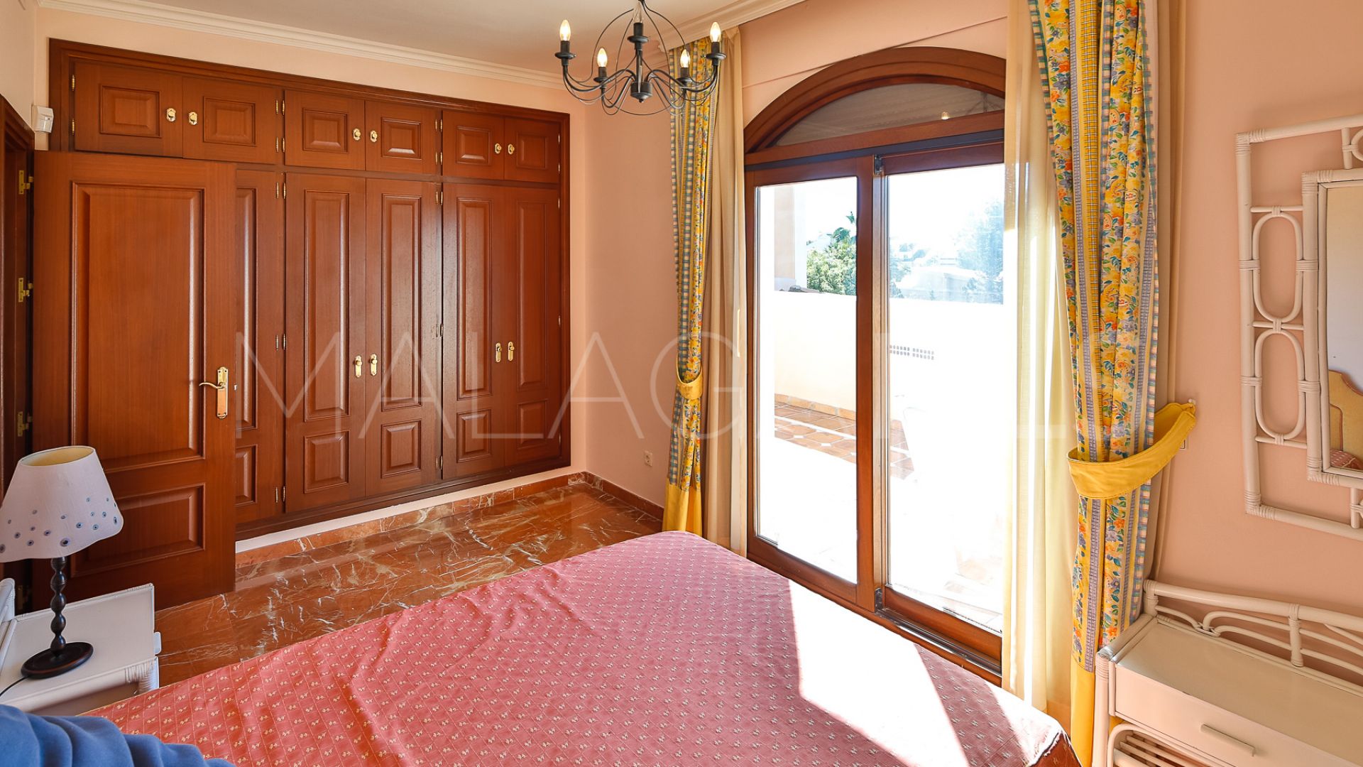 Villa with 5 bedrooms for sale in Nueva Andalucia