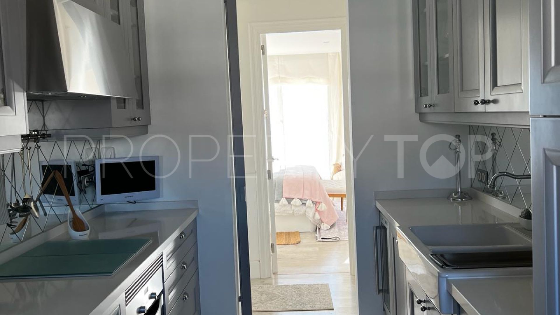 Apartamento en venta con 2 dormitorios en Fuengirola Puerto