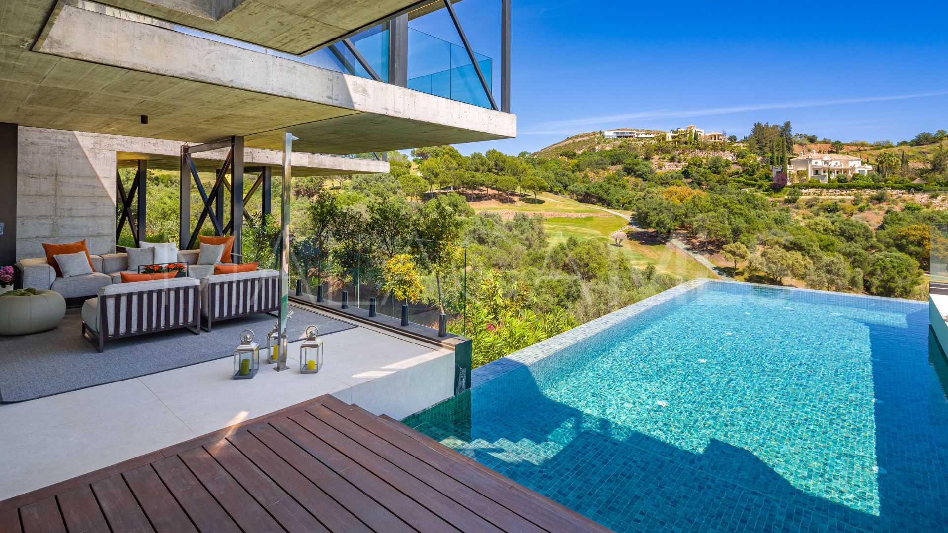 Villa for sale in Benahavis