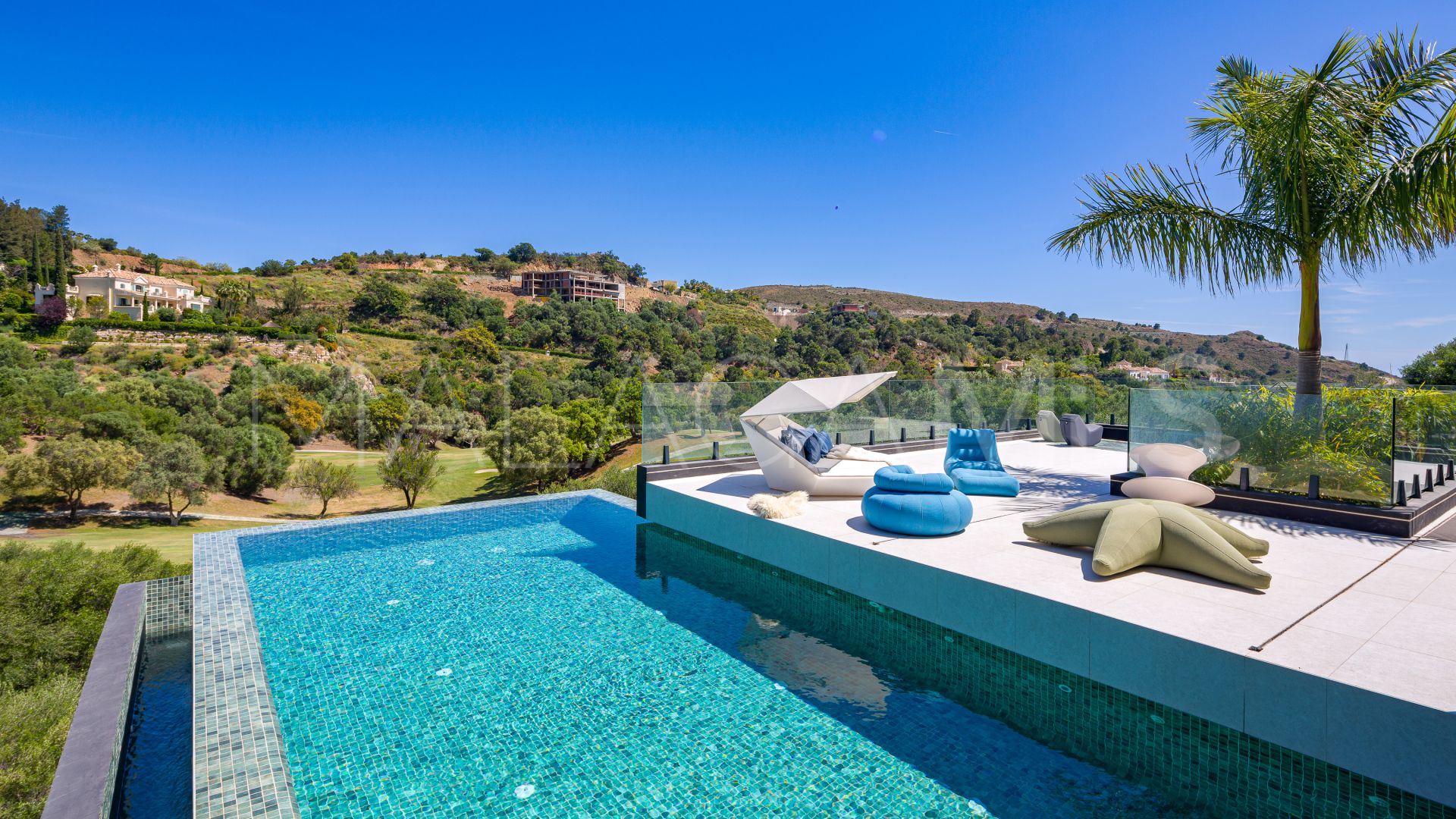 Villa for sale in Benahavis