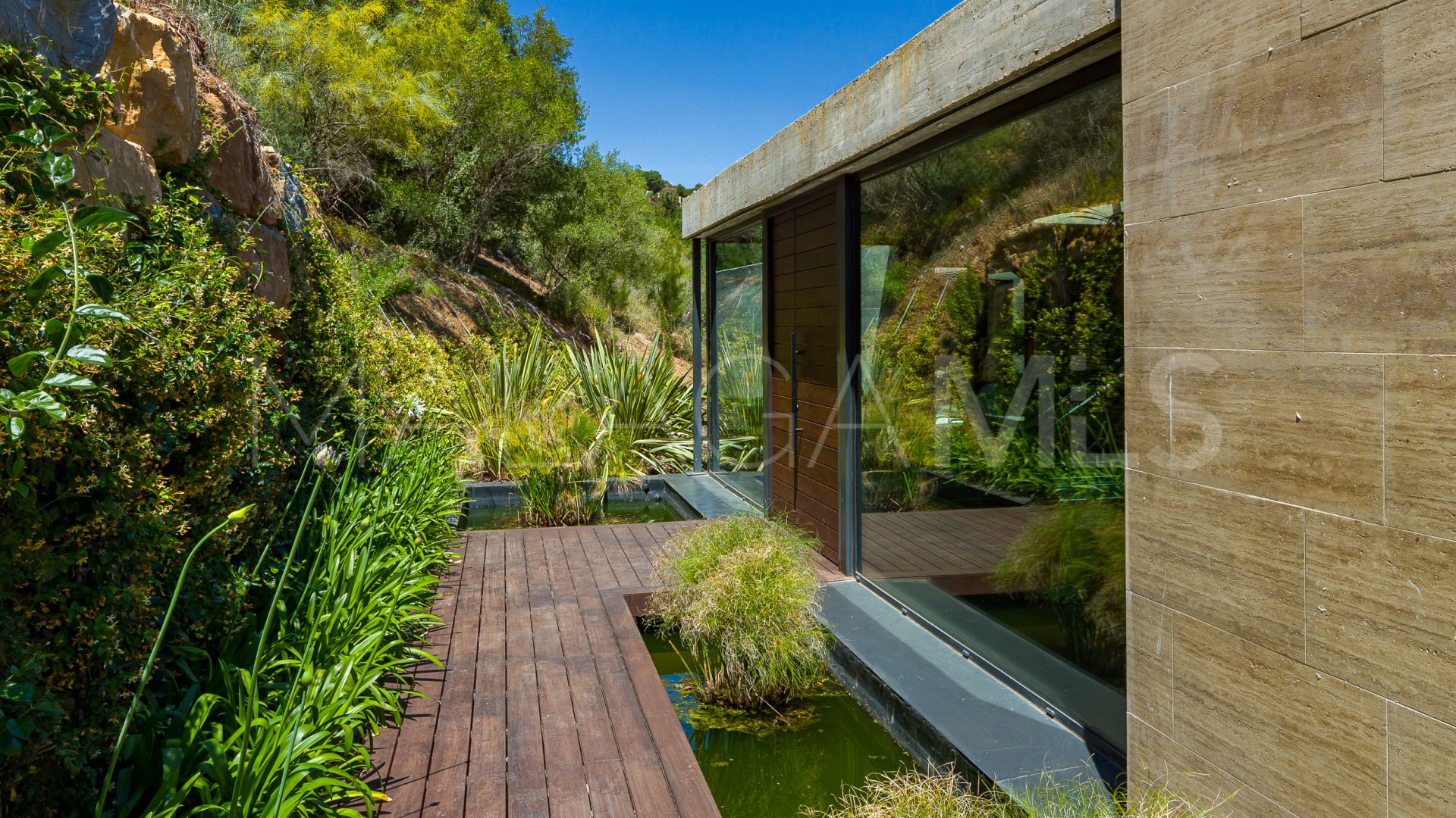 Villa for sale in Benahavis