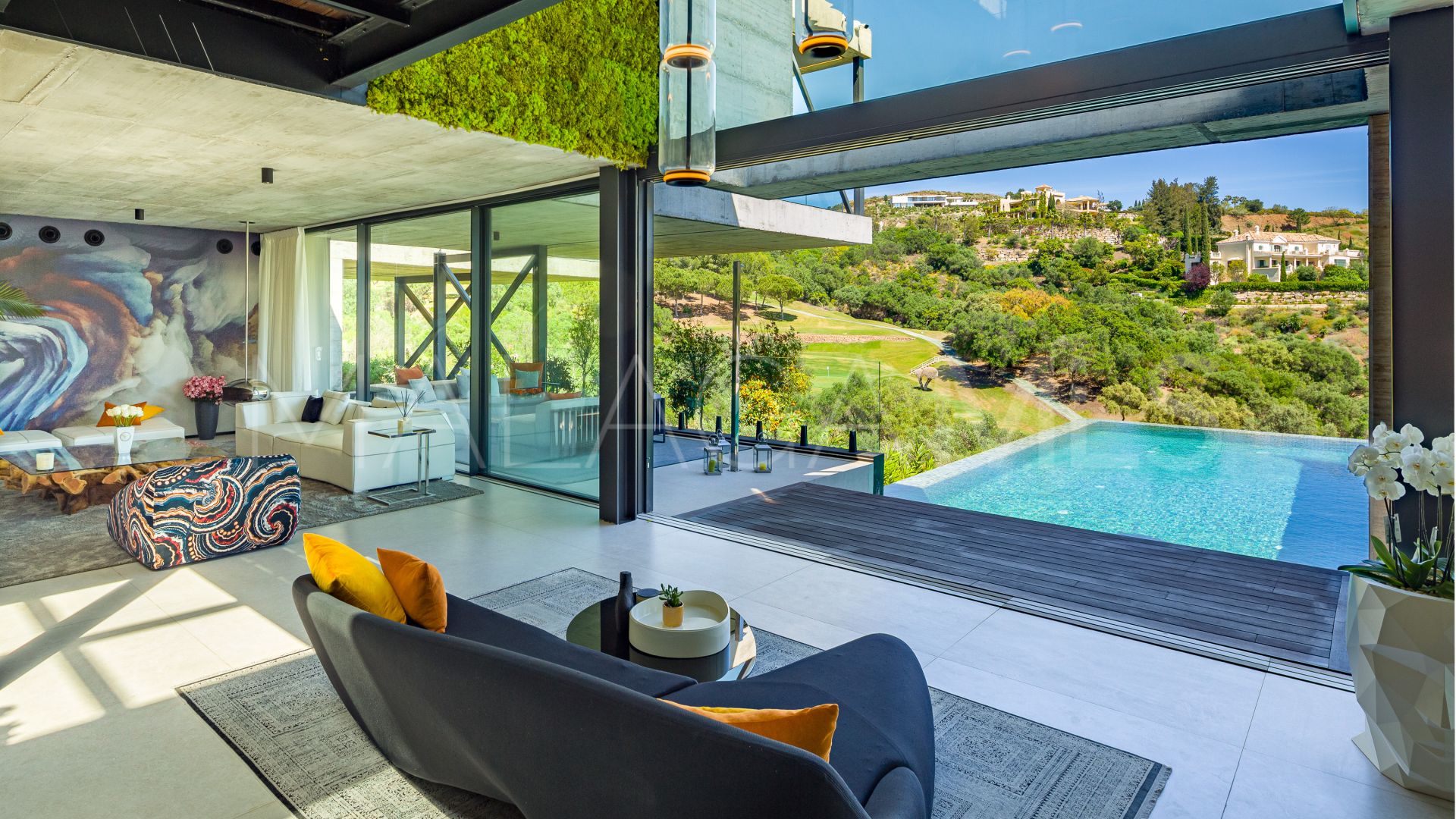 Villa for sale in Benahavis