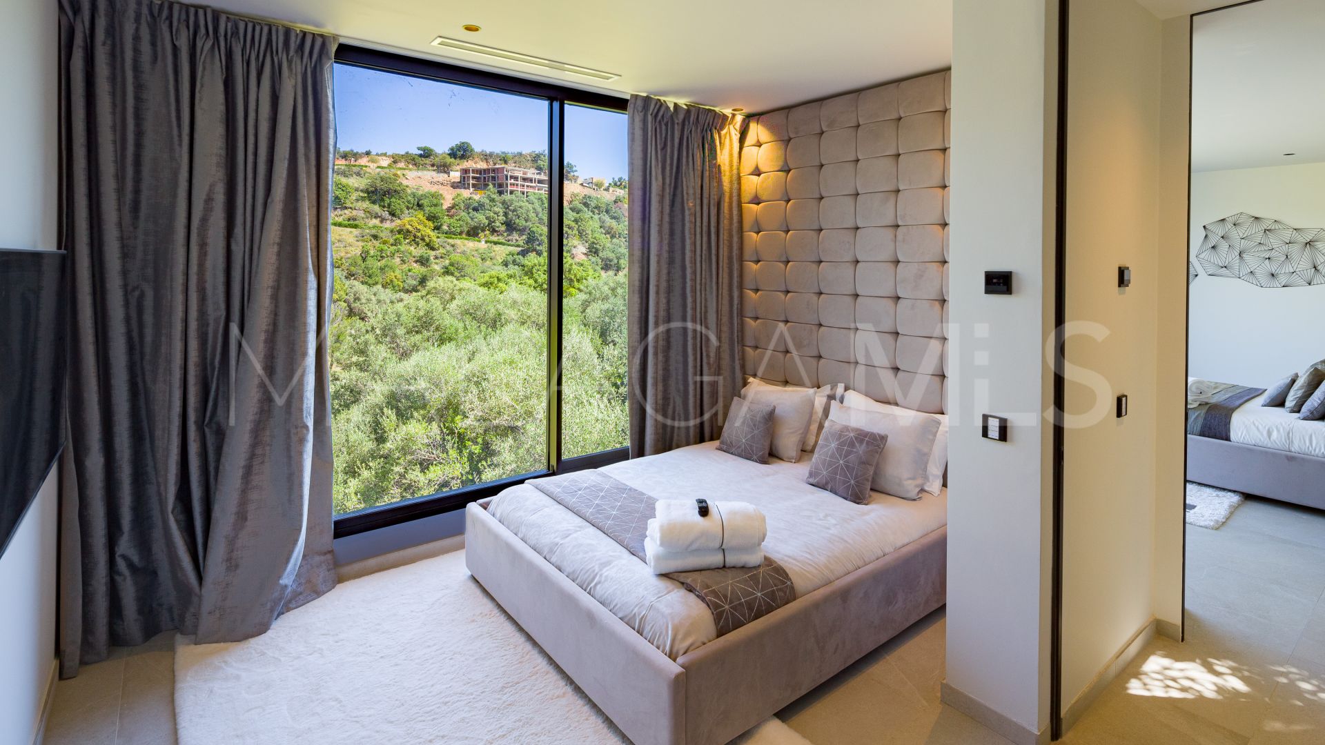 Villa for sale in Benahavis