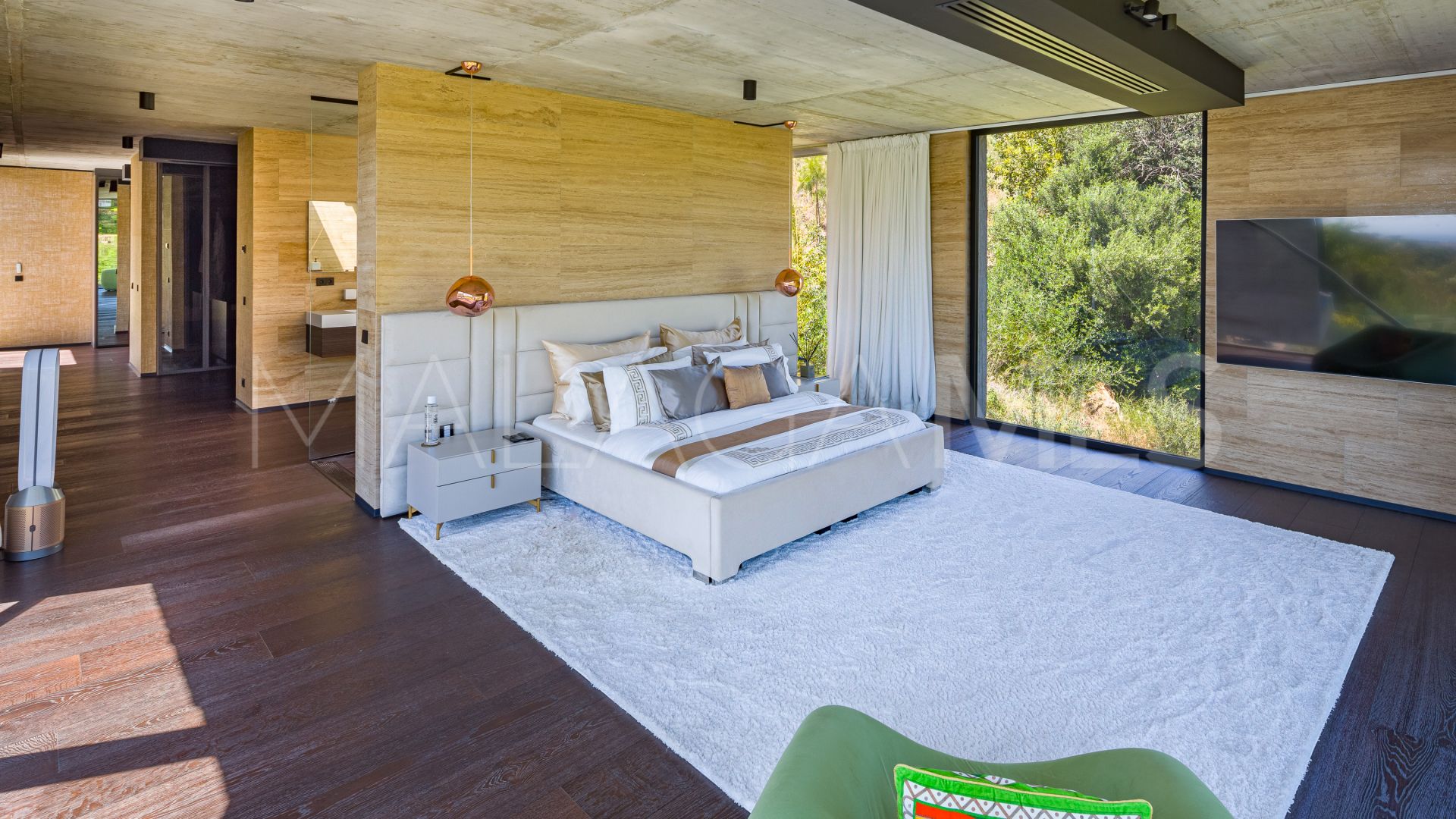 Villa for sale in Benahavis