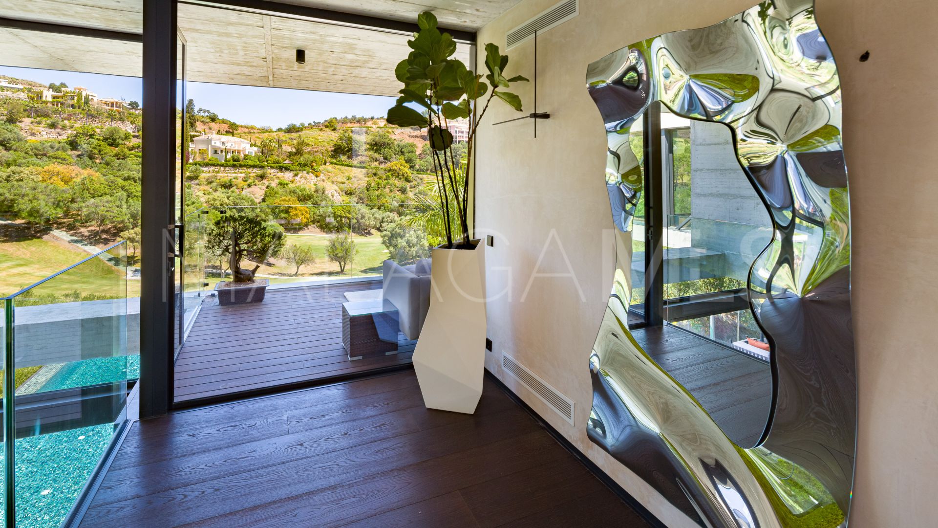 Villa for sale in Benahavis