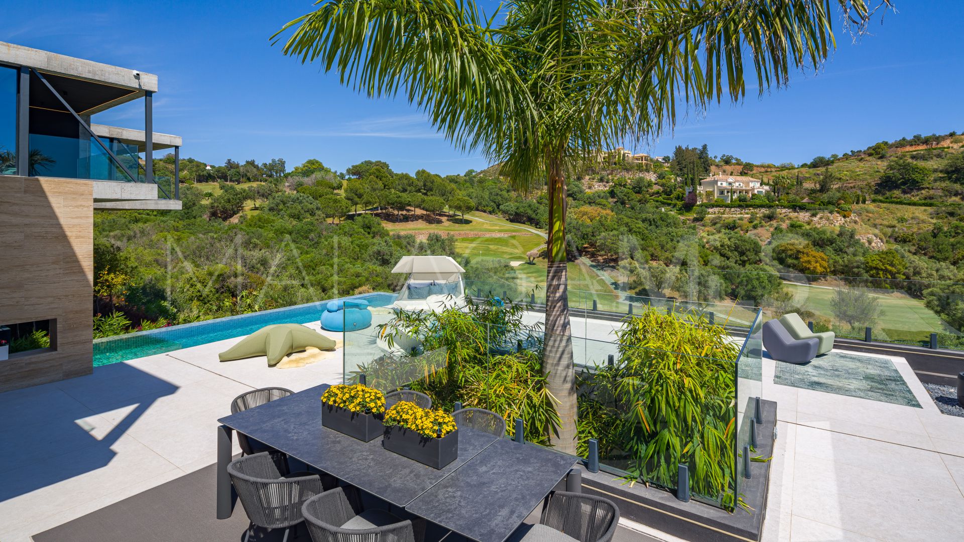Villa for sale in Benahavis