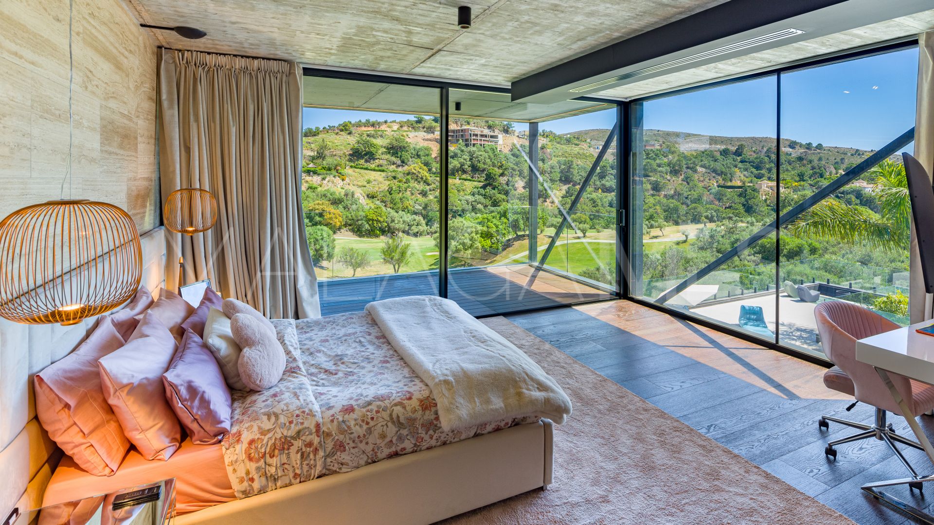 Villa for sale in Benahavis