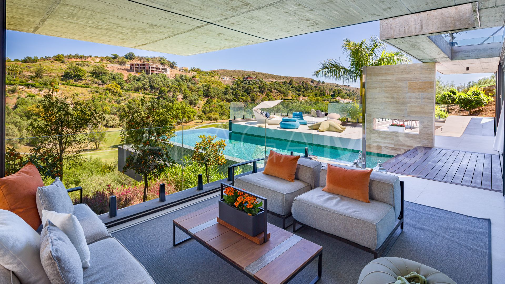 Villa for sale in Benahavis