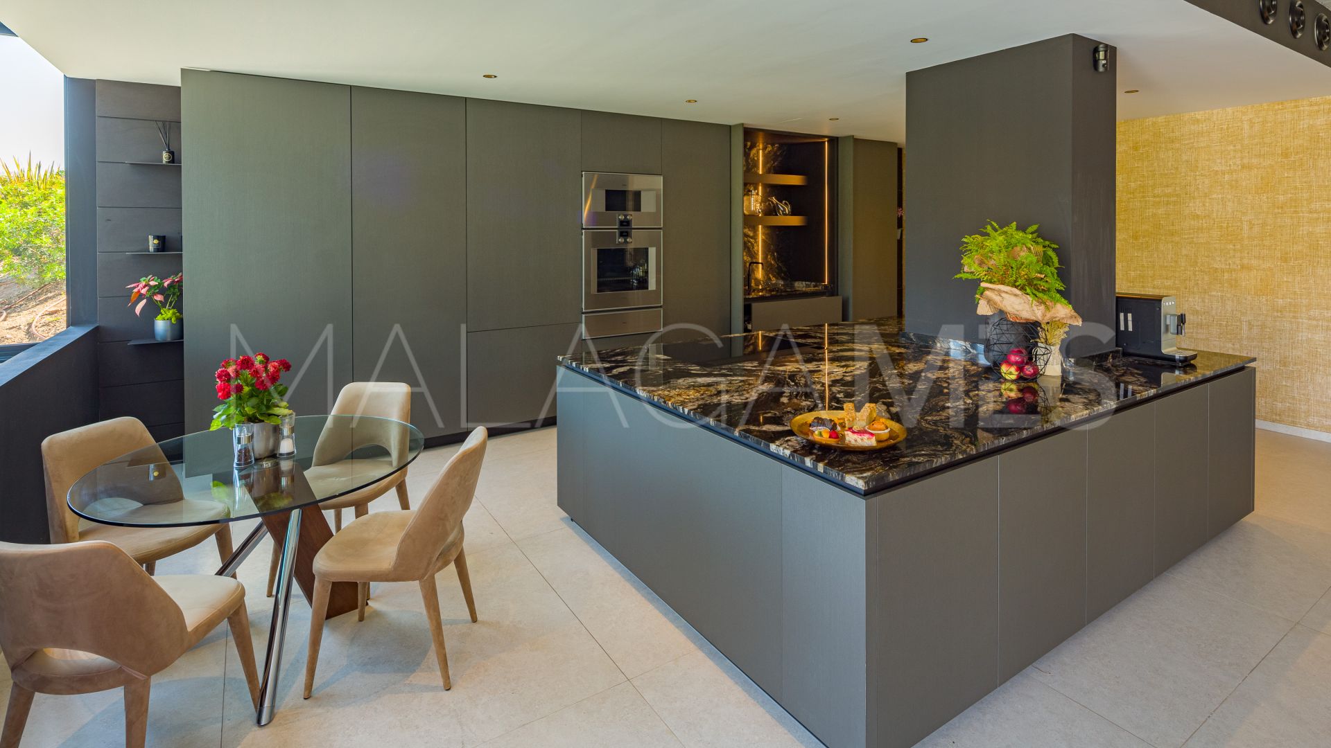 Villa for sale in Benahavis