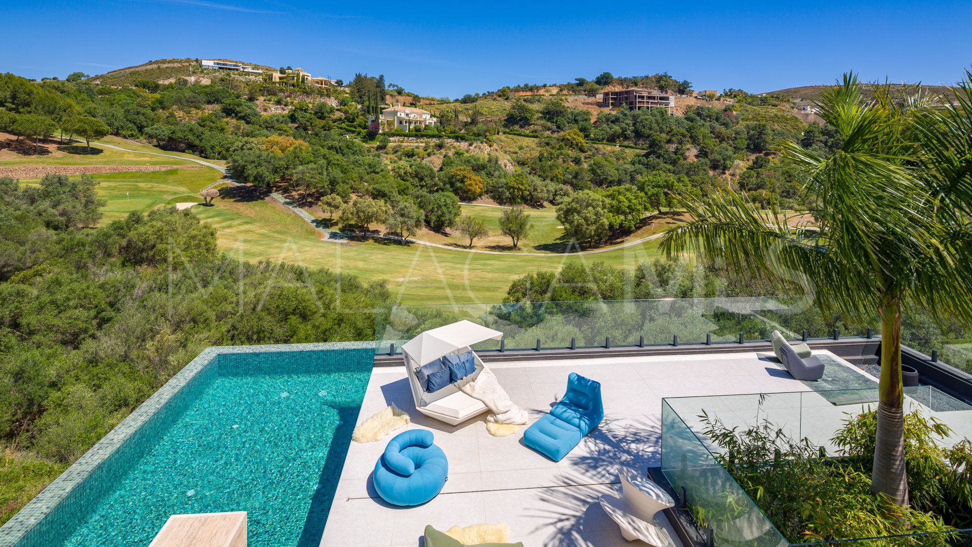 Villa for sale in Benahavis