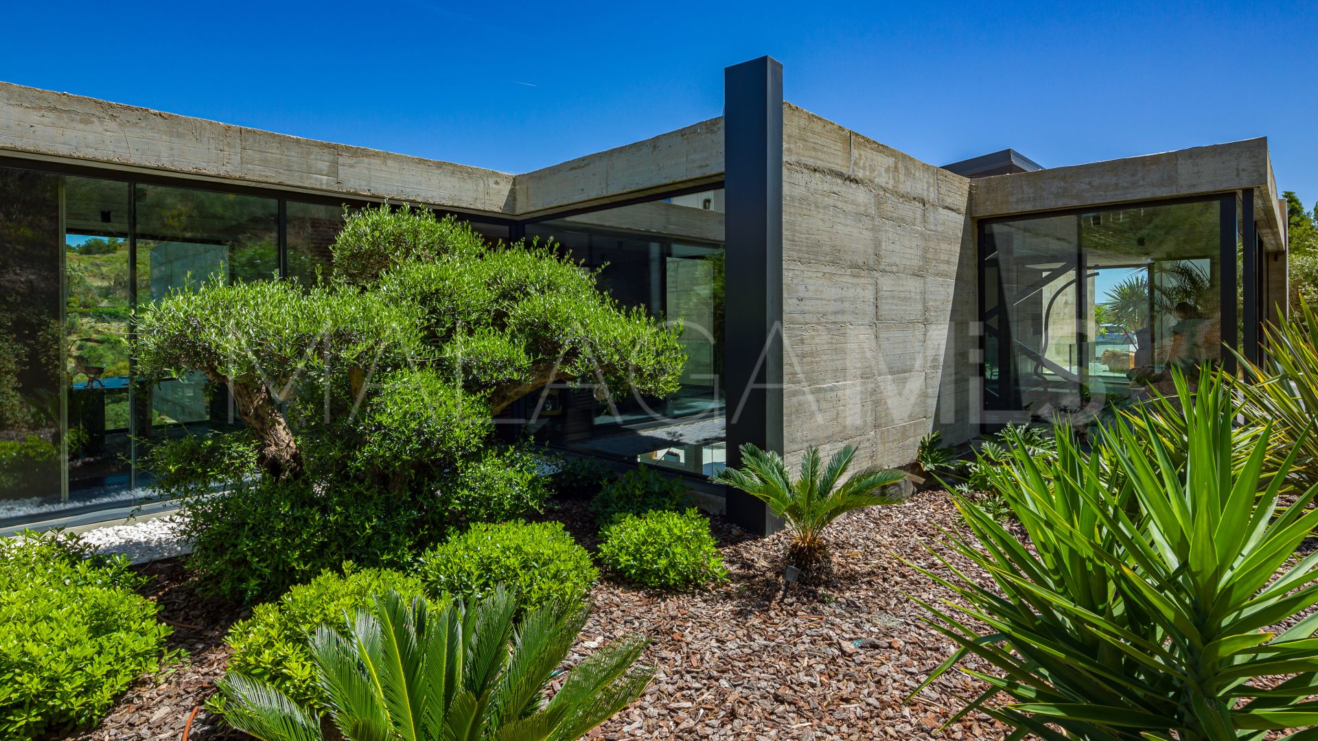 Villa for sale in Benahavis