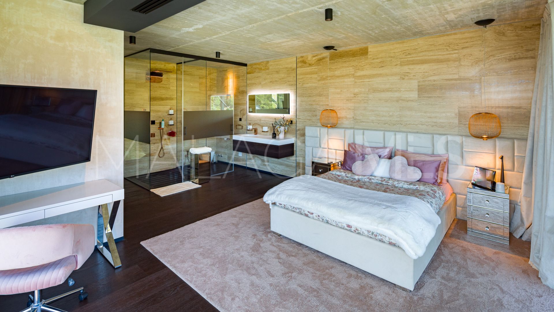 Villa for sale in Benahavis