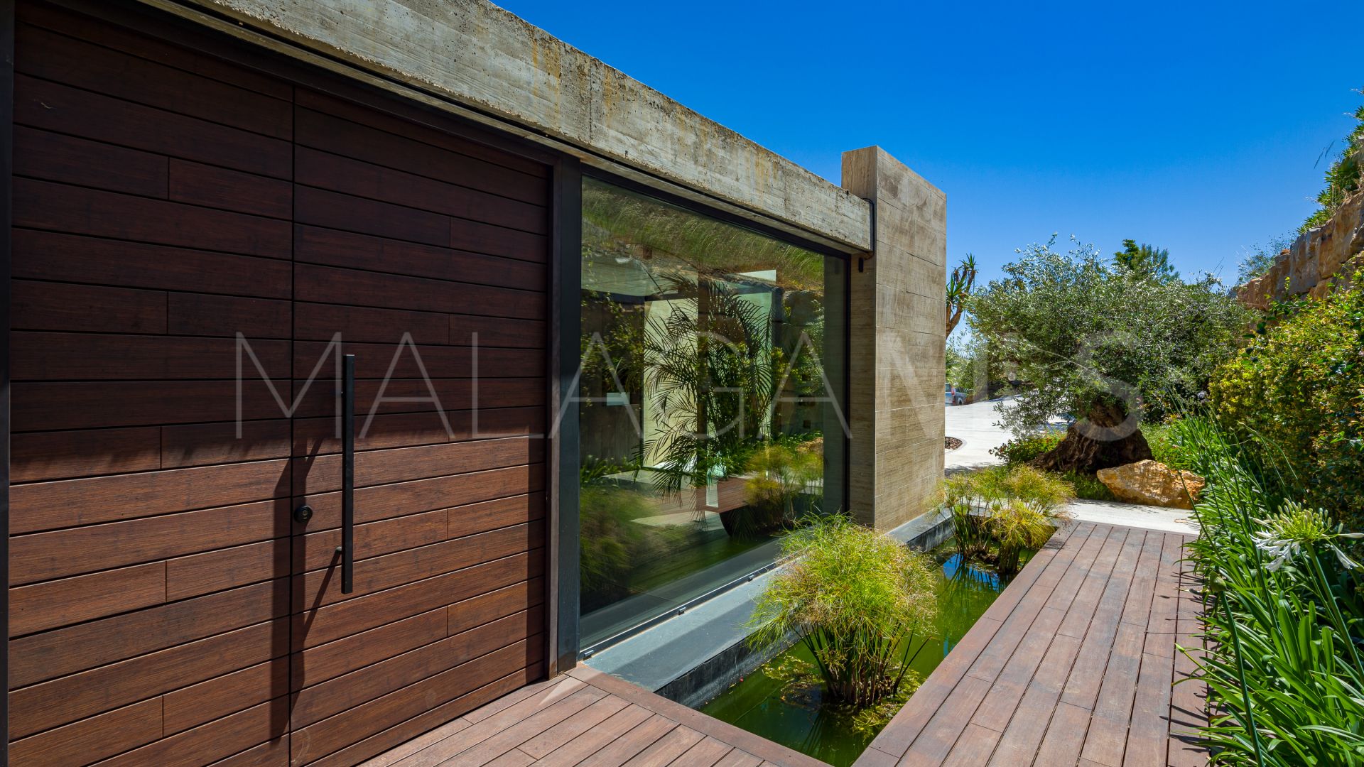 Villa for sale in Benahavis
