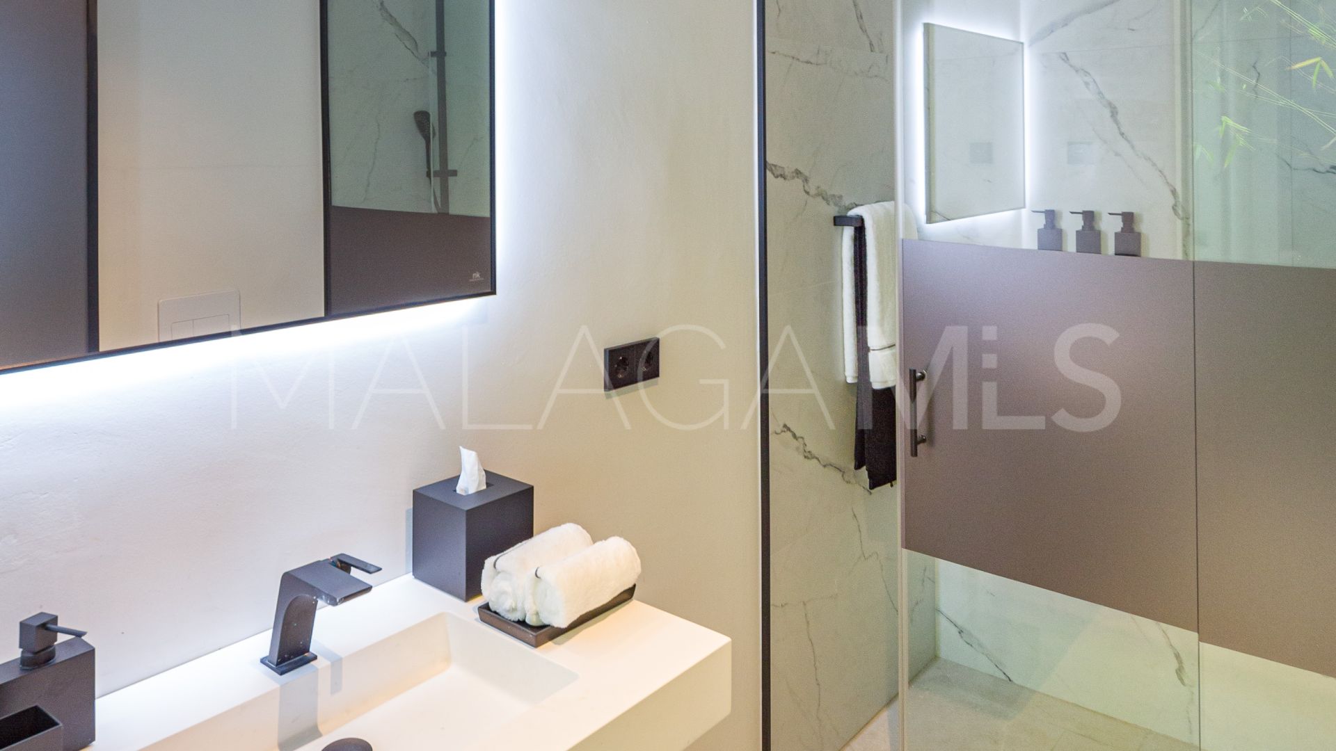 Villa for sale in Benahavis