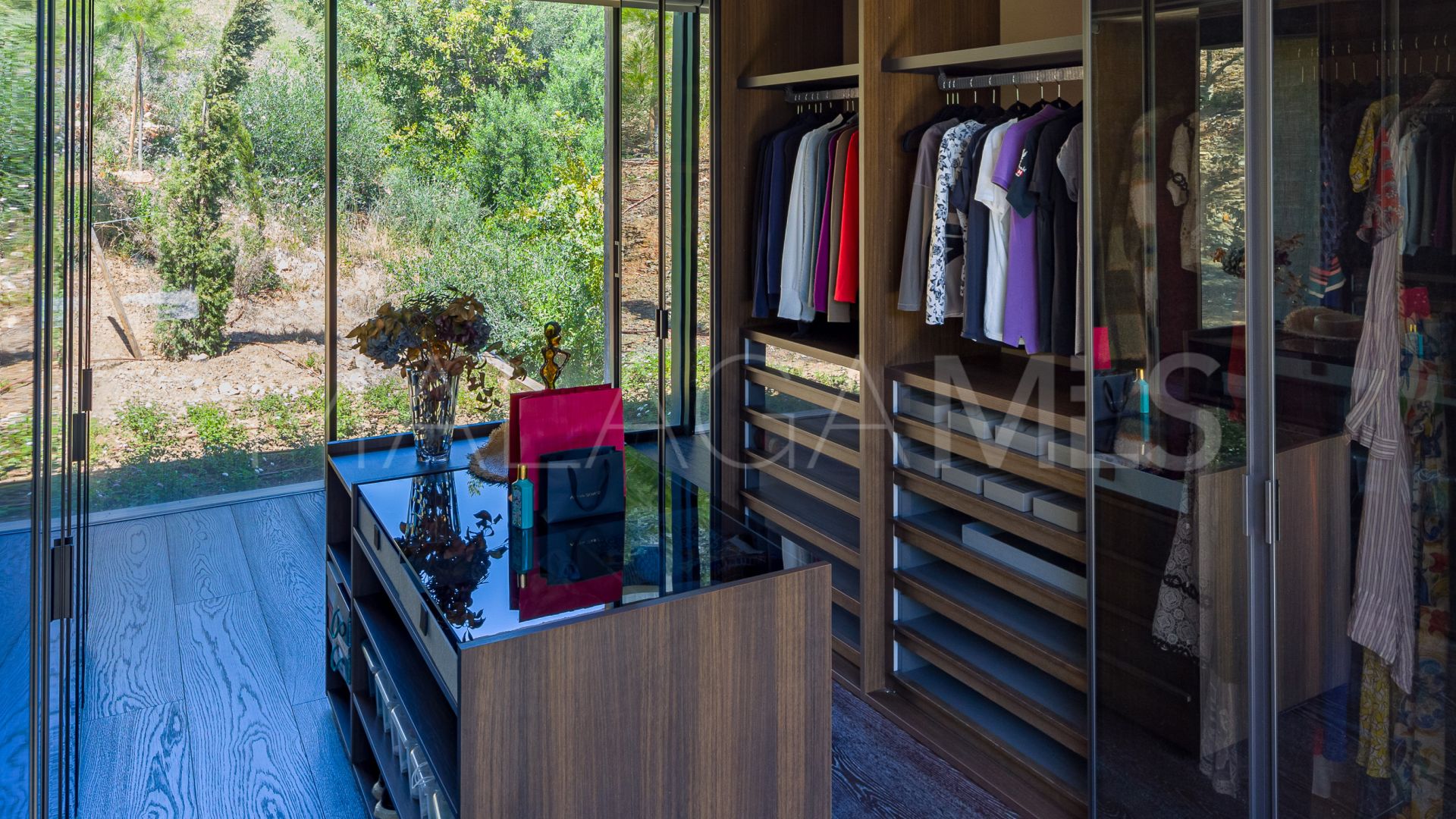 Villa for sale in Benahavis