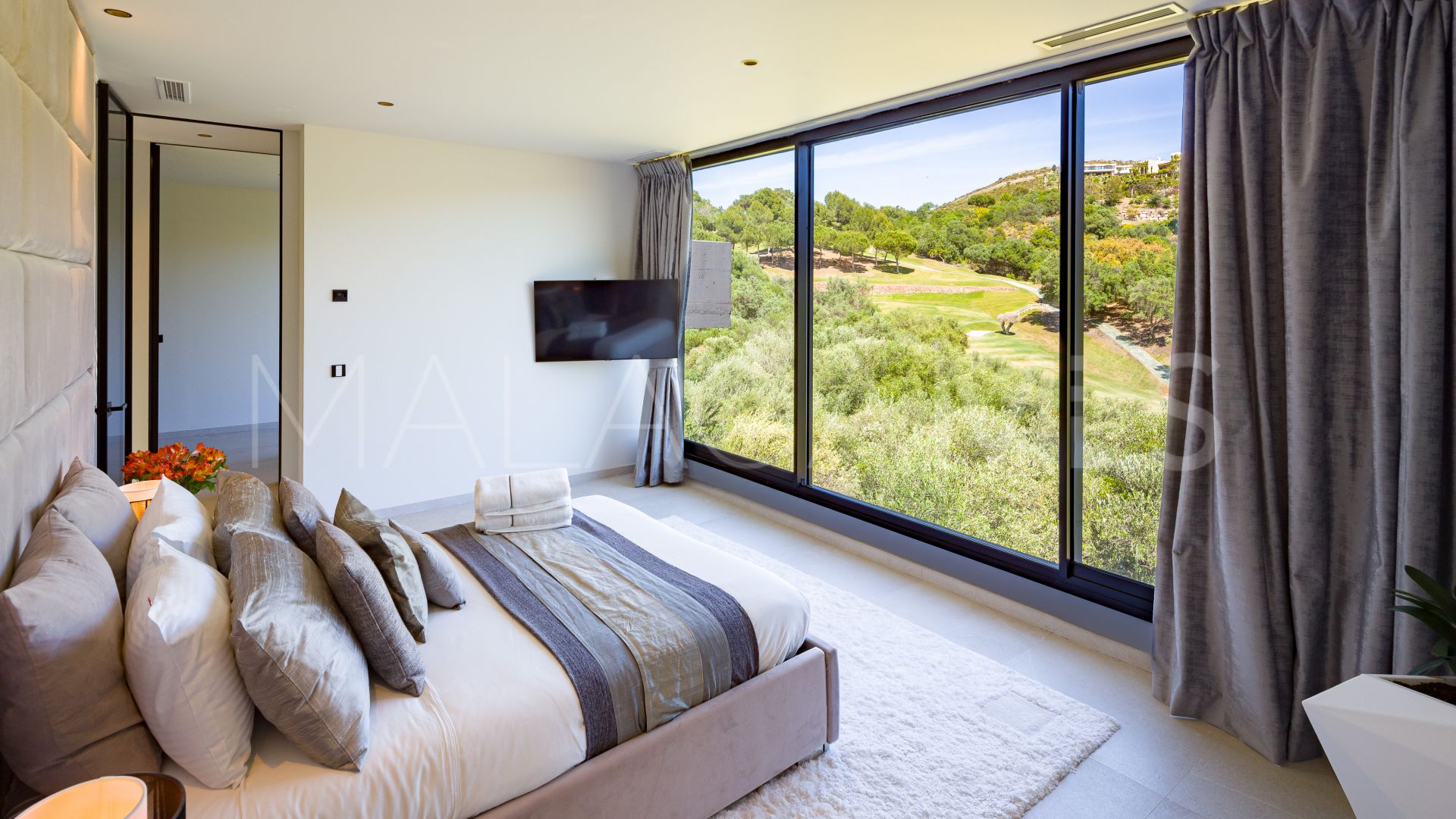 Villa for sale in Benahavis