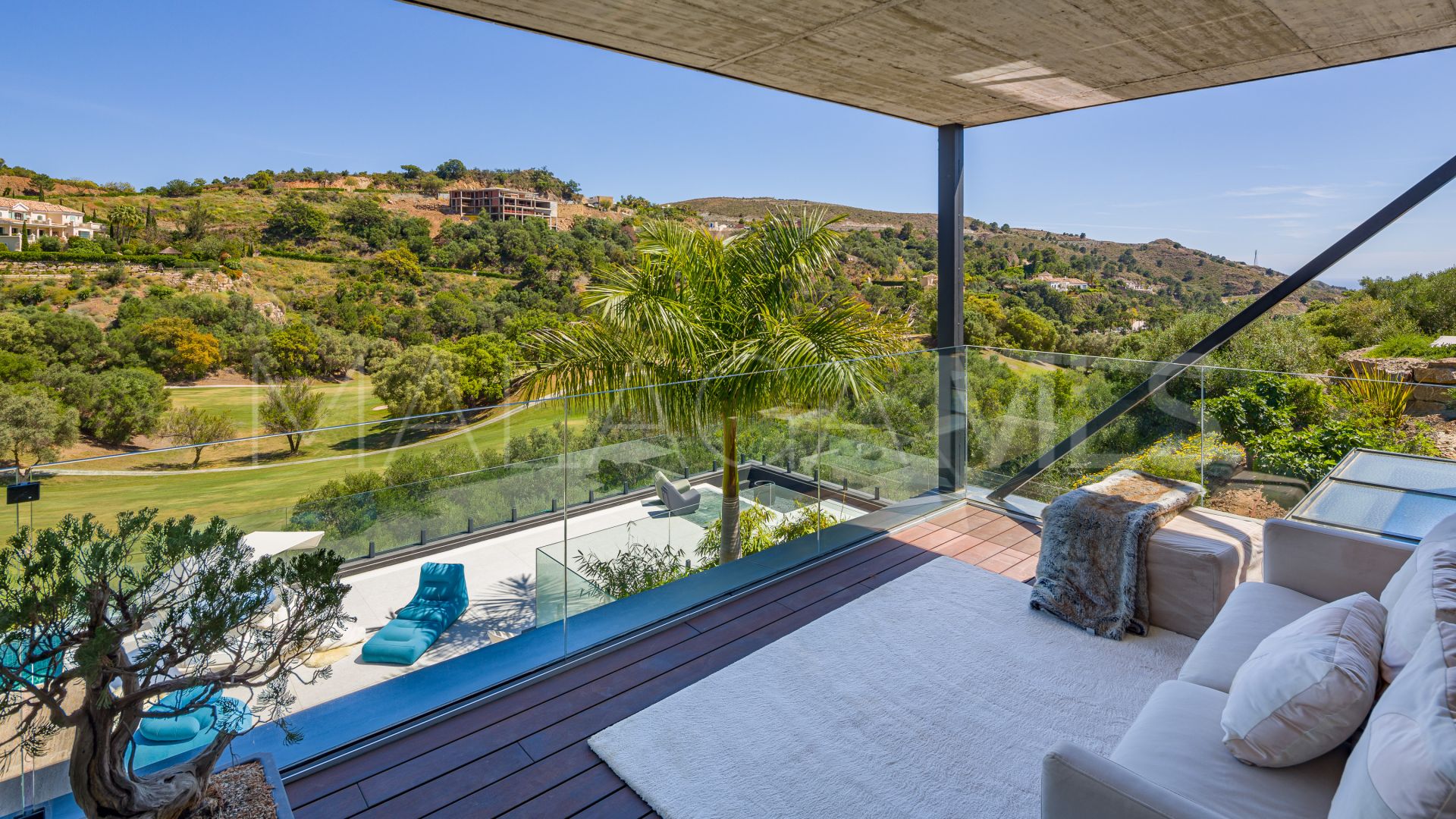 Villa for sale in Benahavis