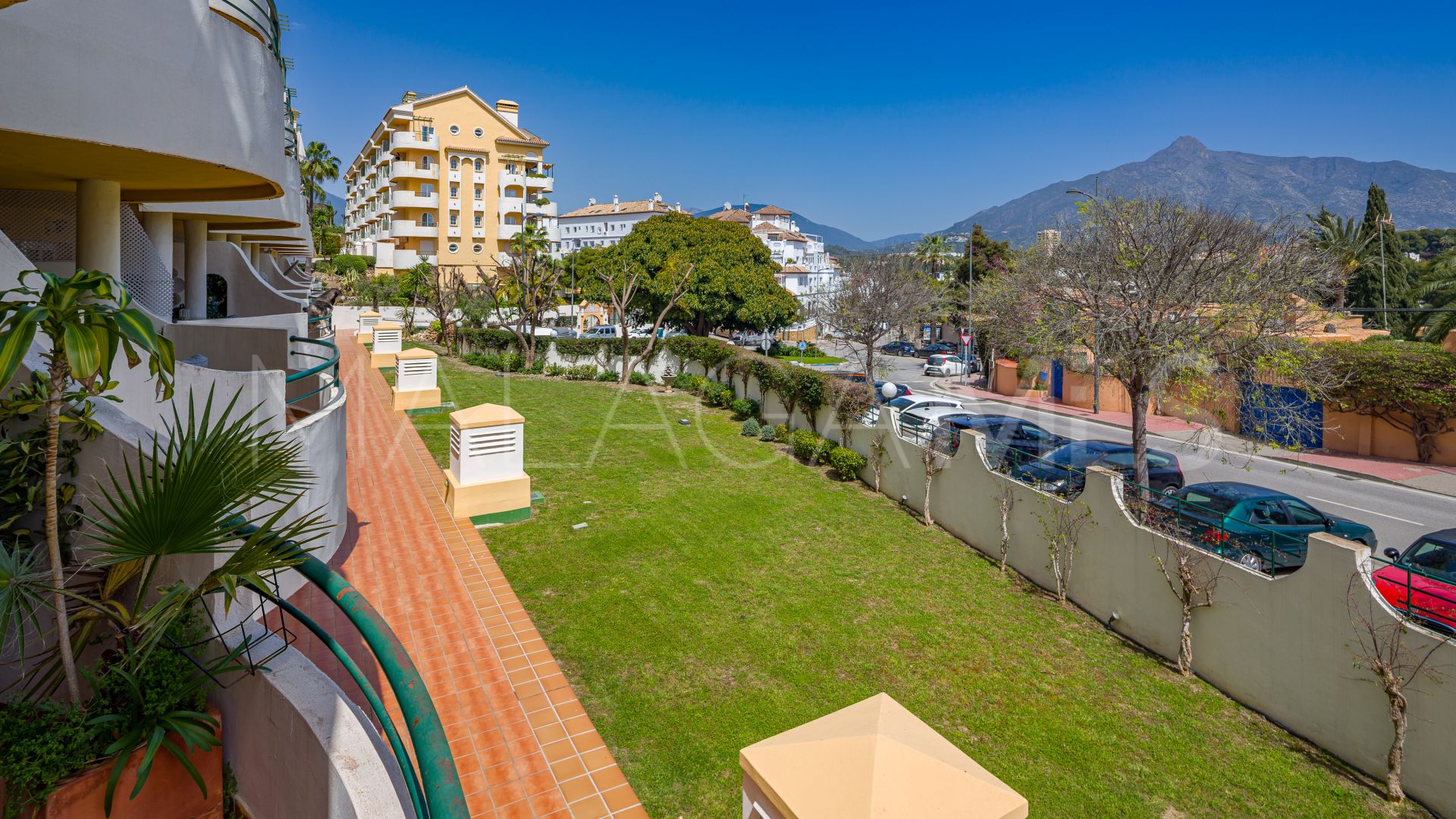 Ground floor duplex for sale in Nueva Andalucia