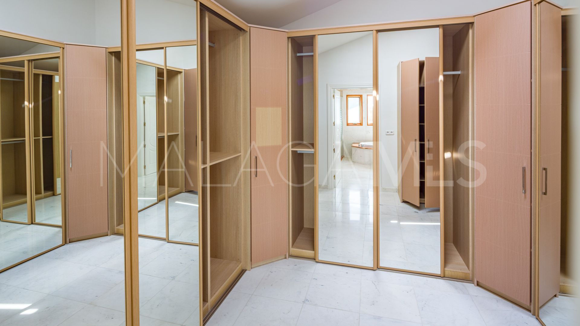Se vende villa in Paraiso Alto de 5 bedrooms
