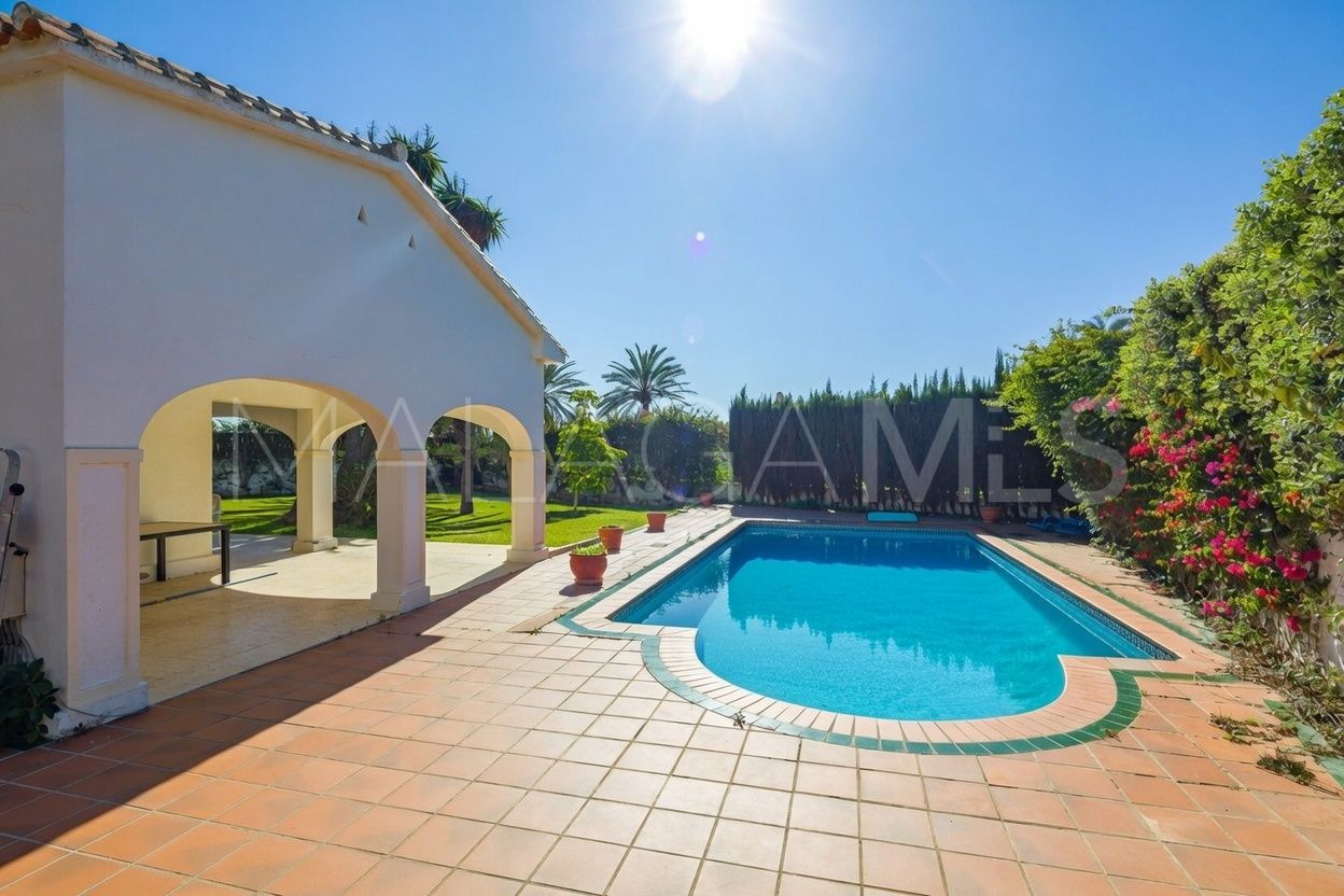 Villa for sale in Elviria Playa