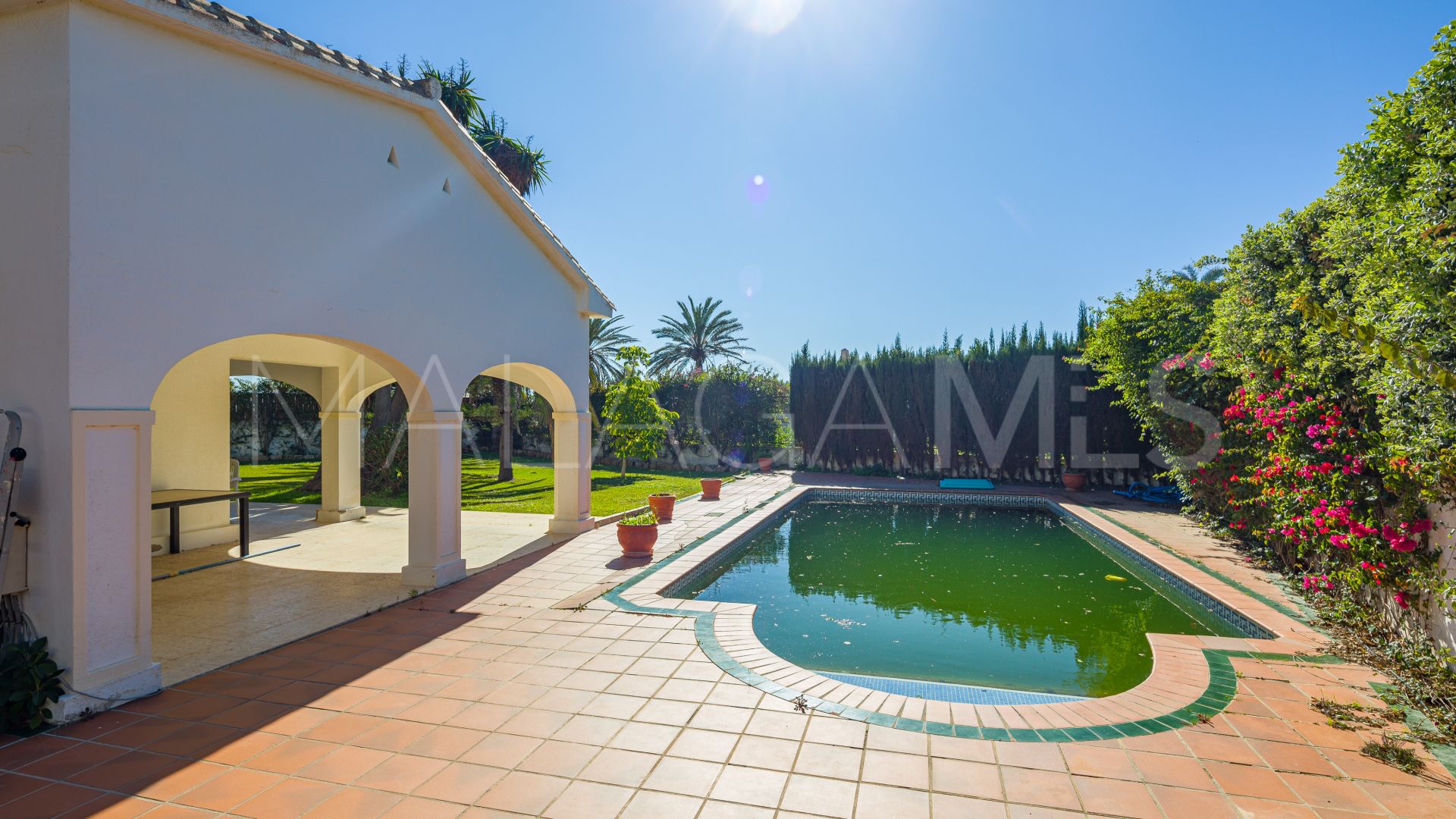 Villa for sale in Elviria Playa